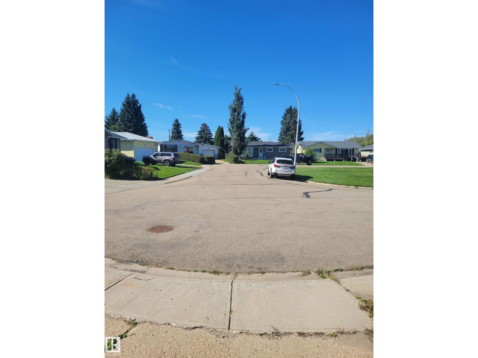 5111 59 St Property Photo 3