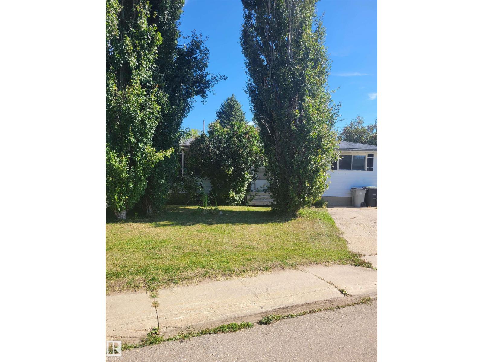 5111 59 St Property Photo 5