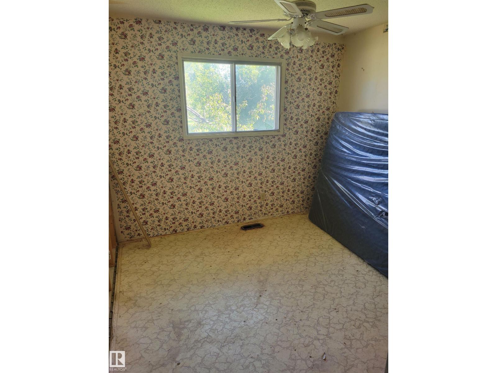 5111 59 St Property Photo 15