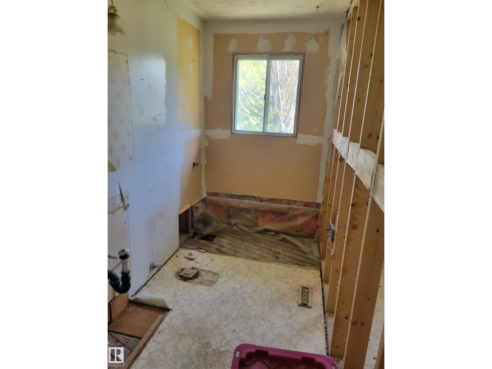 5111 59 St Property Photo 16