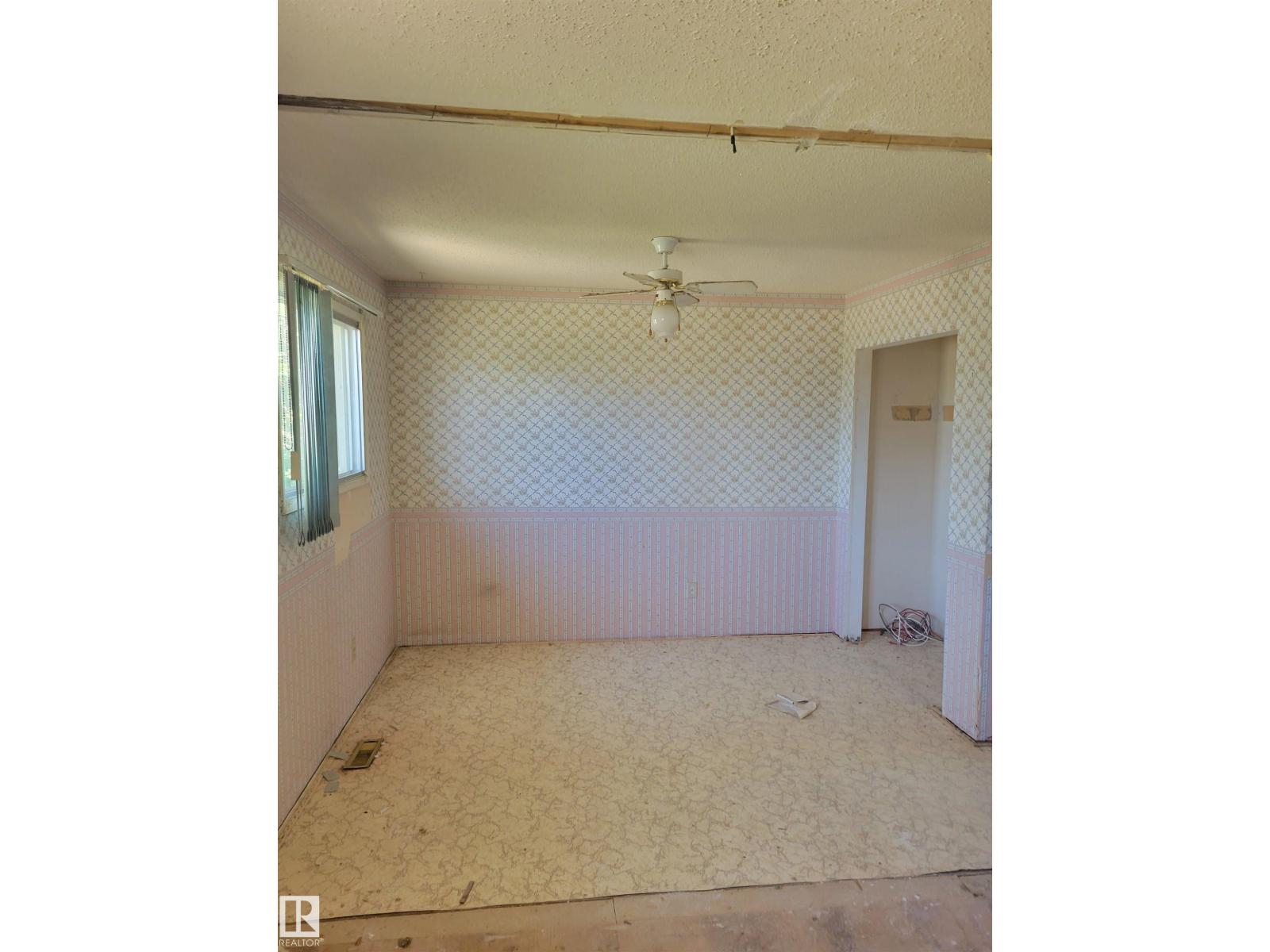 5111 59 St Property Photo 20