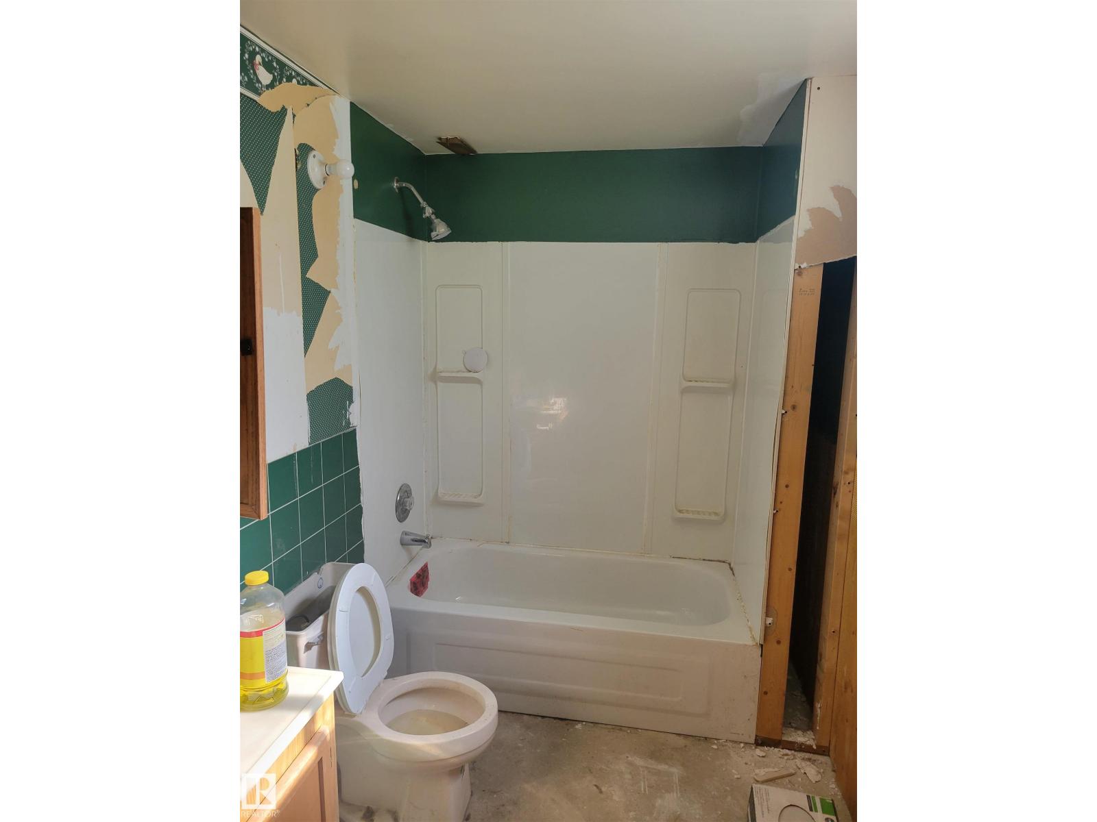 5111 59 St Property Photo 27