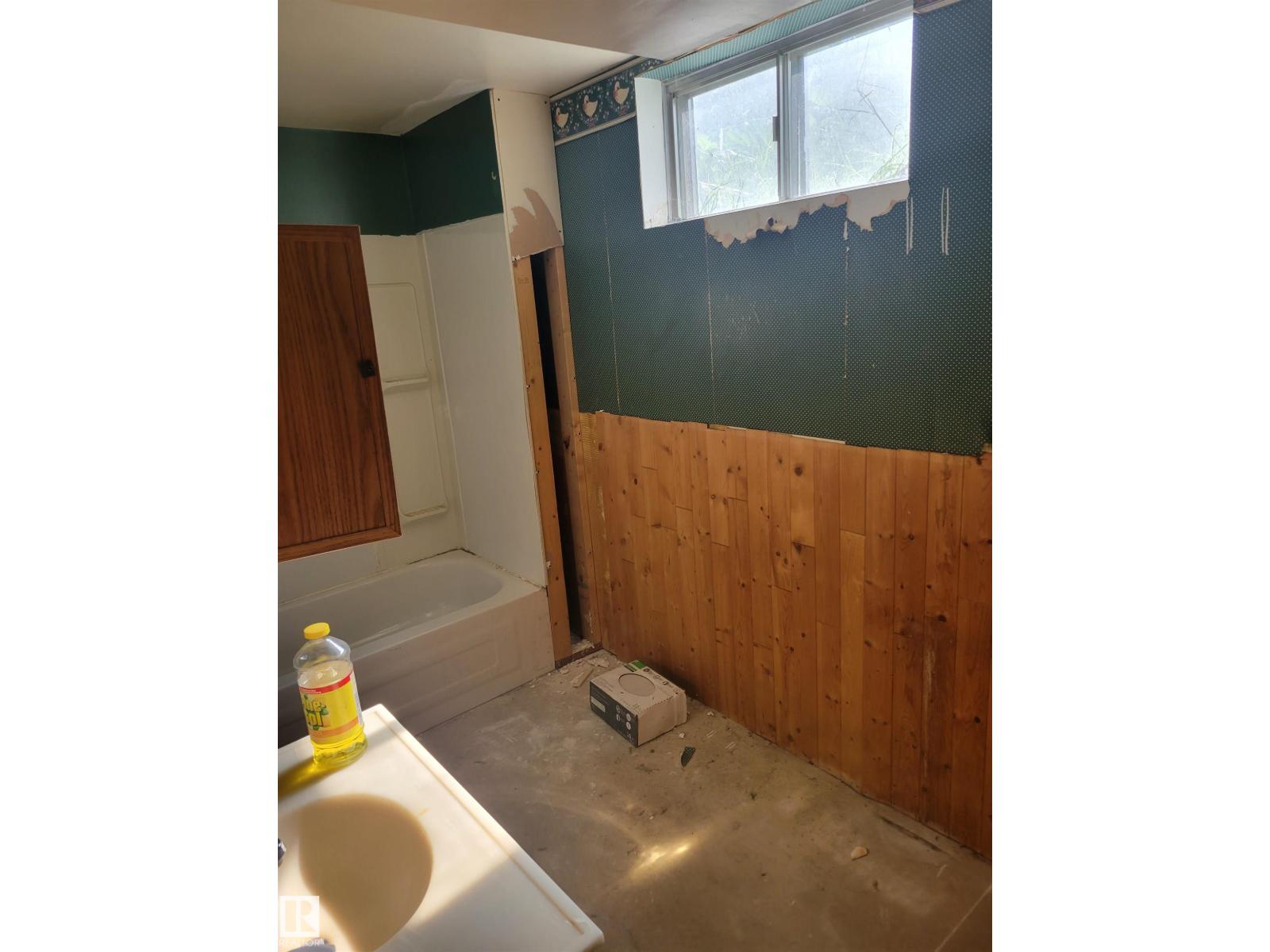5111 59 St Property Photo 28