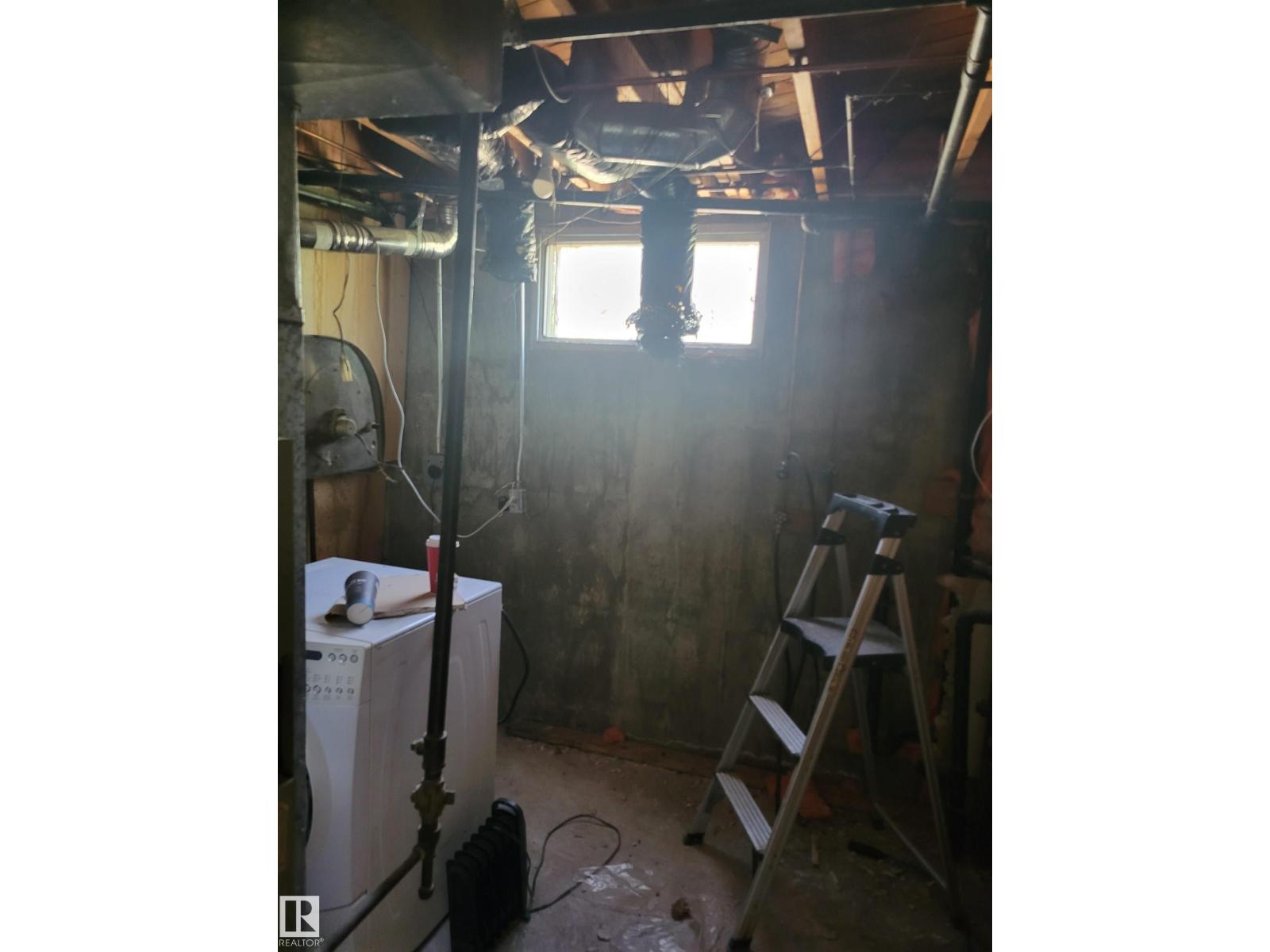 5111 59 St Property Photo 29