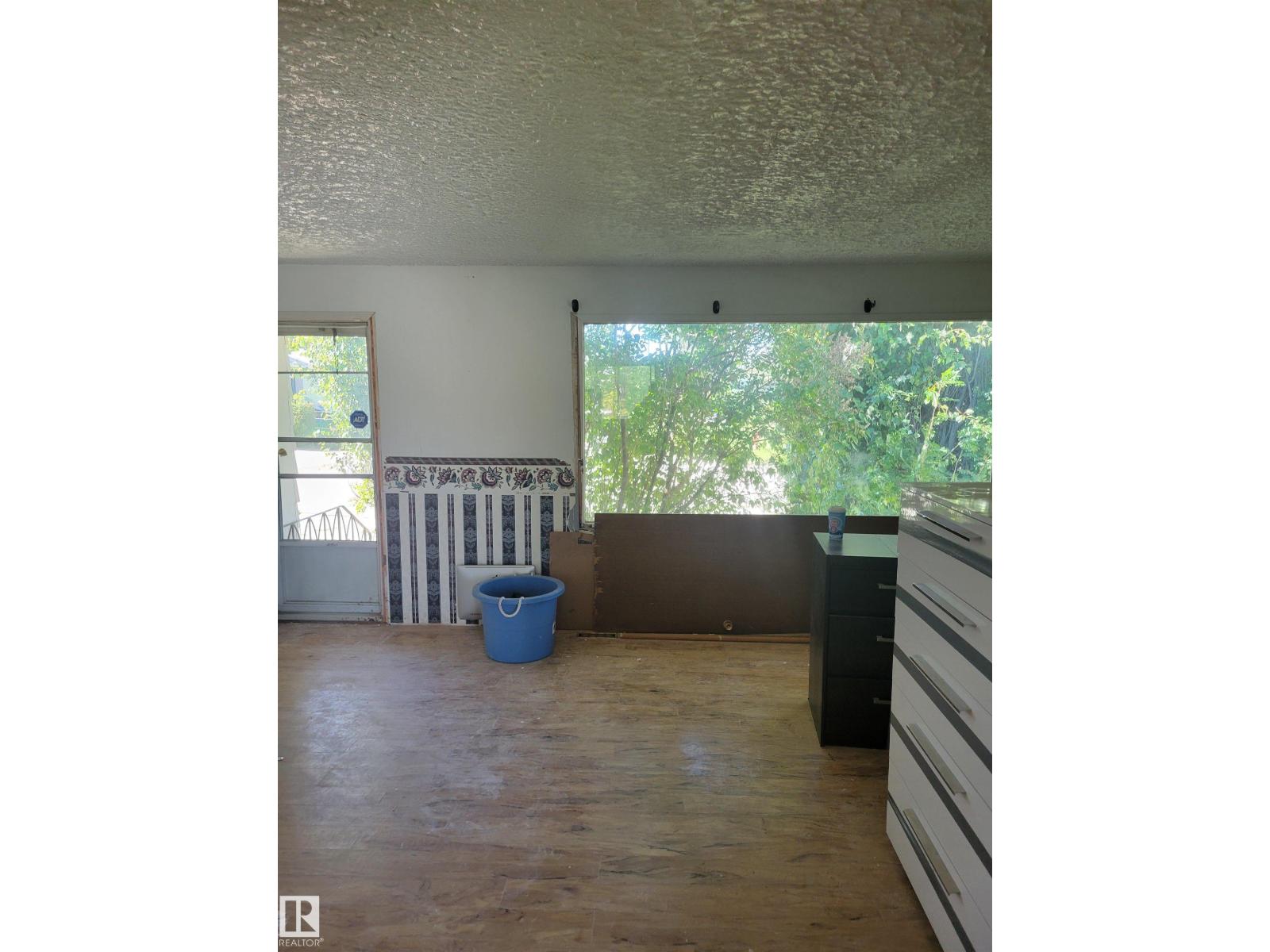 5111 59 St Property Photo 38