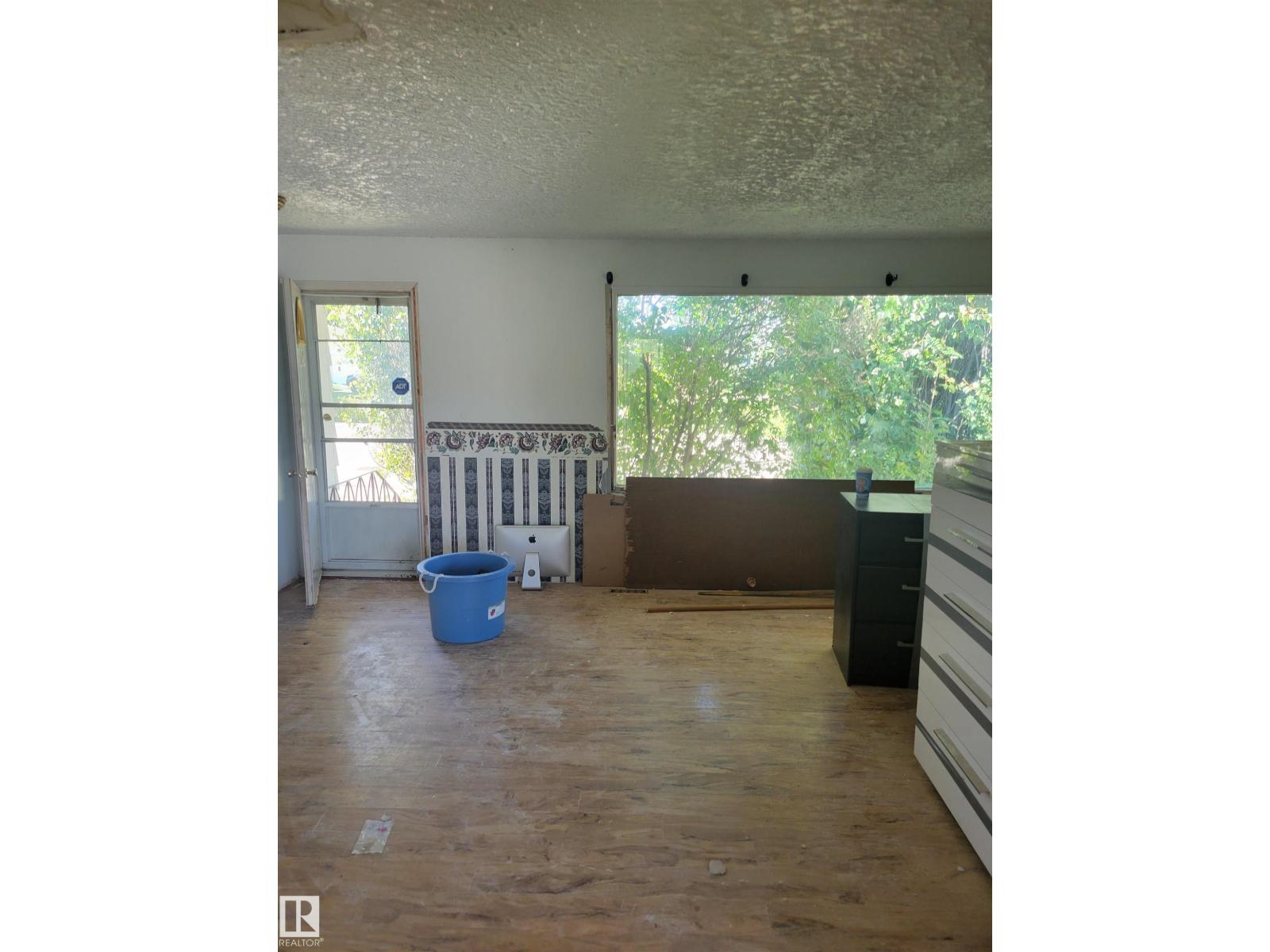 5111 59 St Property Photo 41