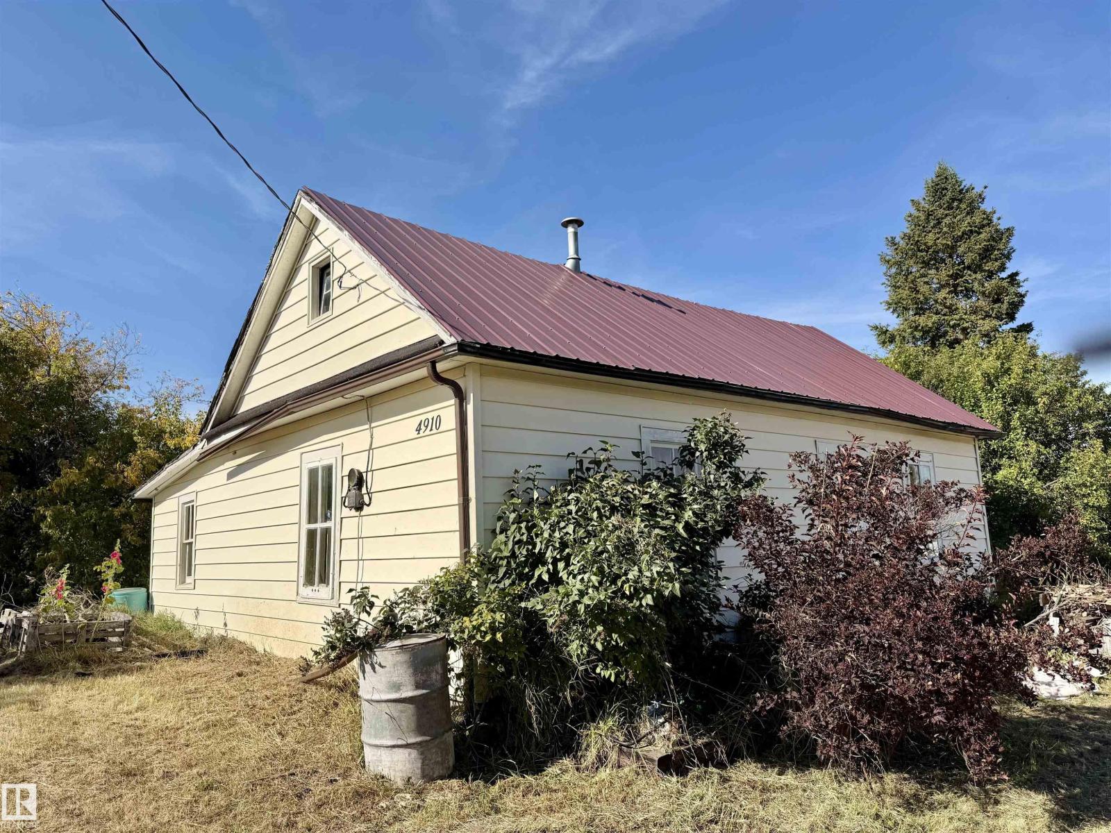 4910 50 Avenue Property Photo 1
