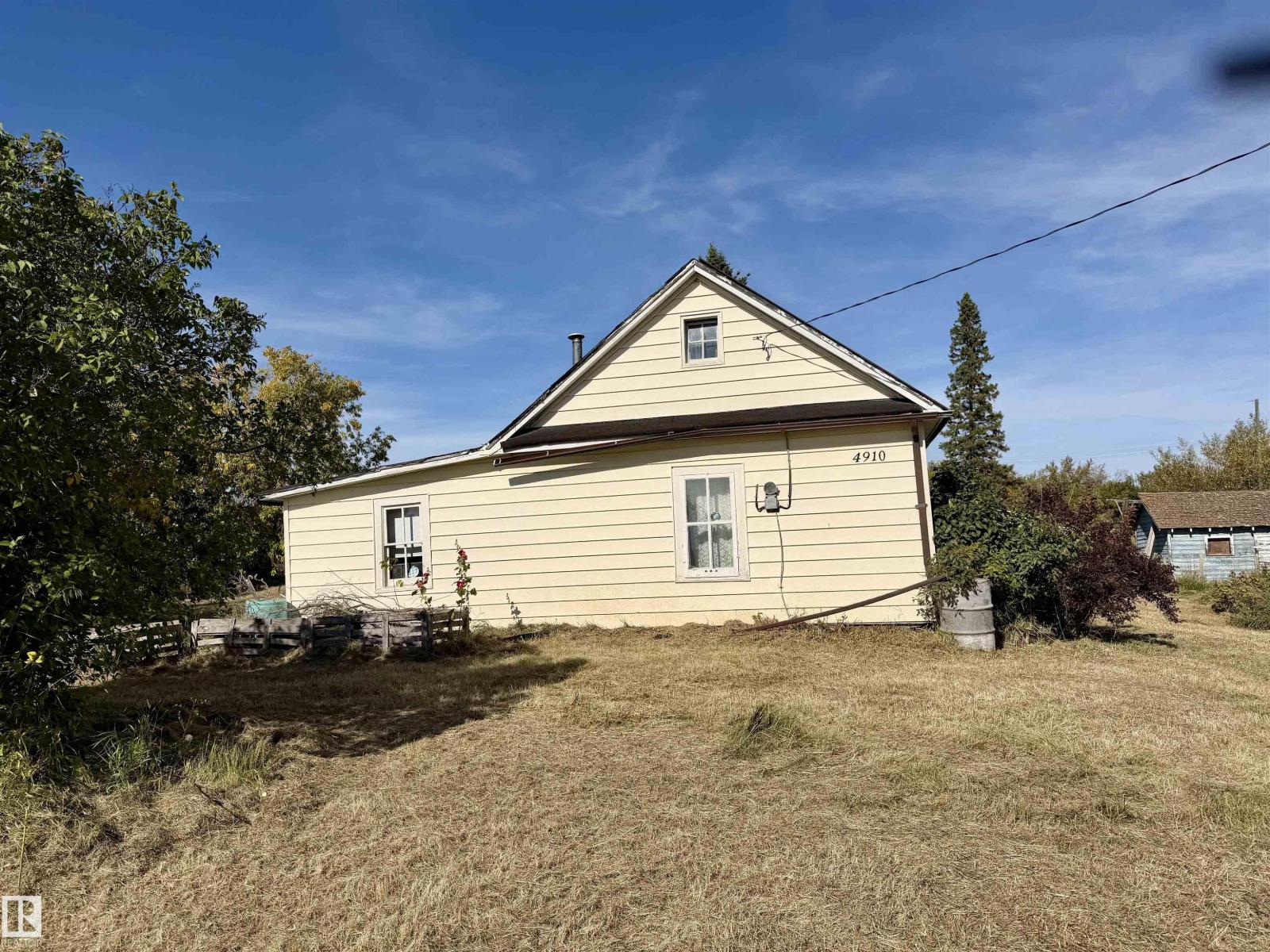 4910 50 Avenue Property Photo 3