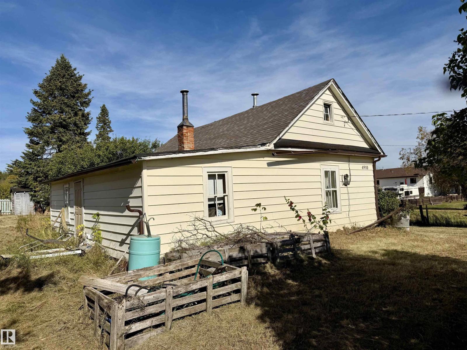 4910 50 Avenue Property Photo 5