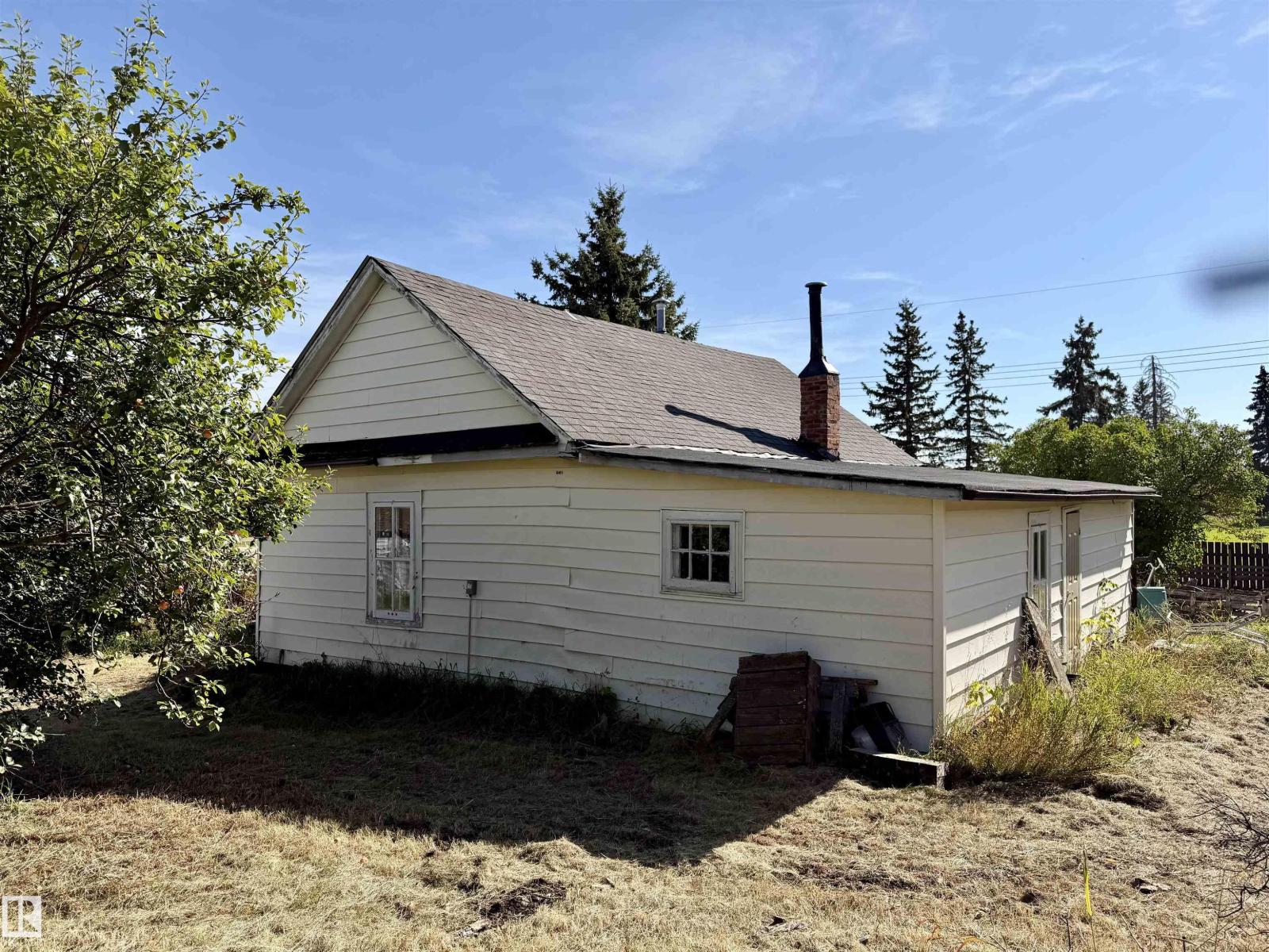 4910 50 Avenue Property Photo 6