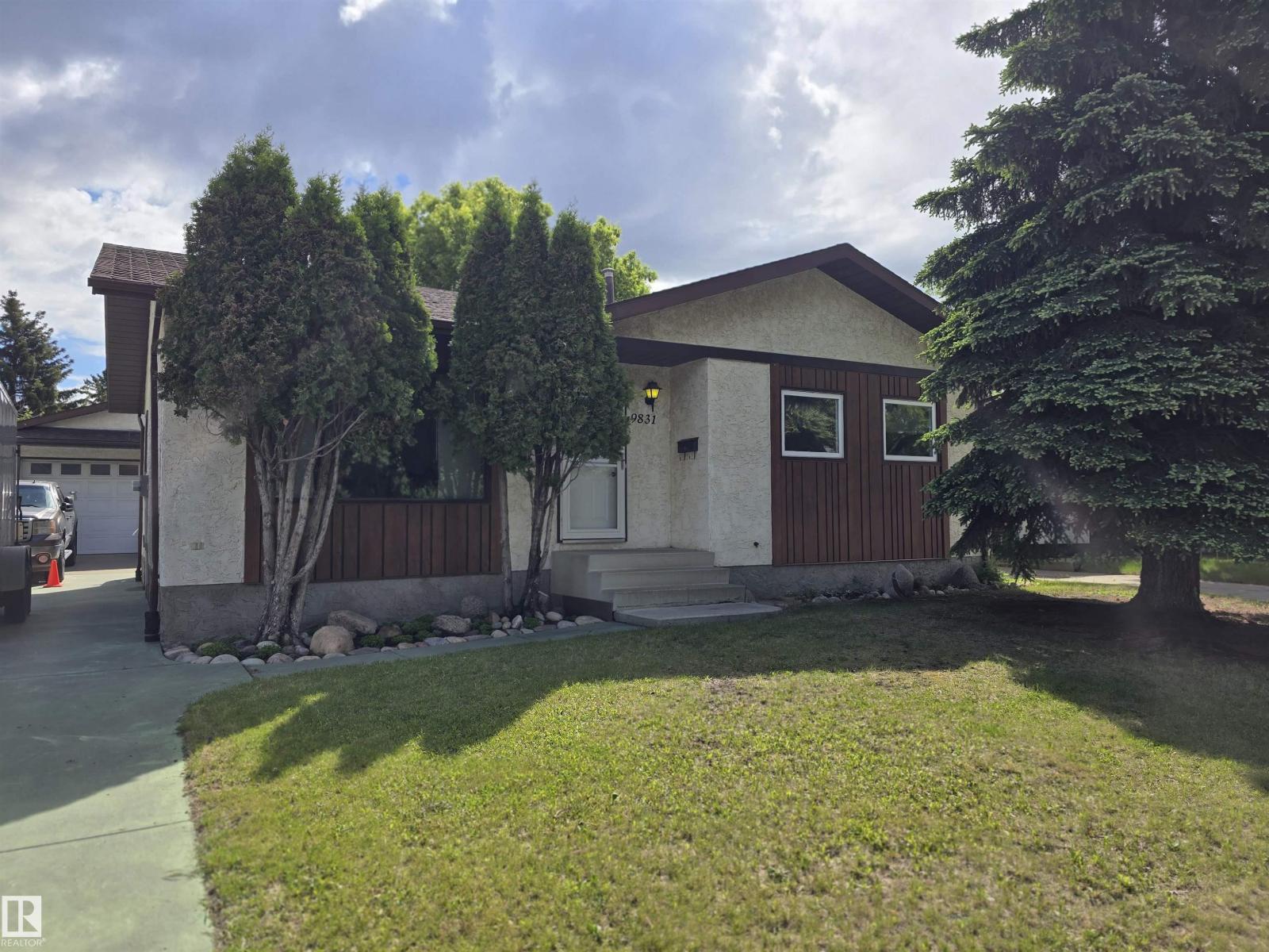 9831 188 ST NW Property Photo 1