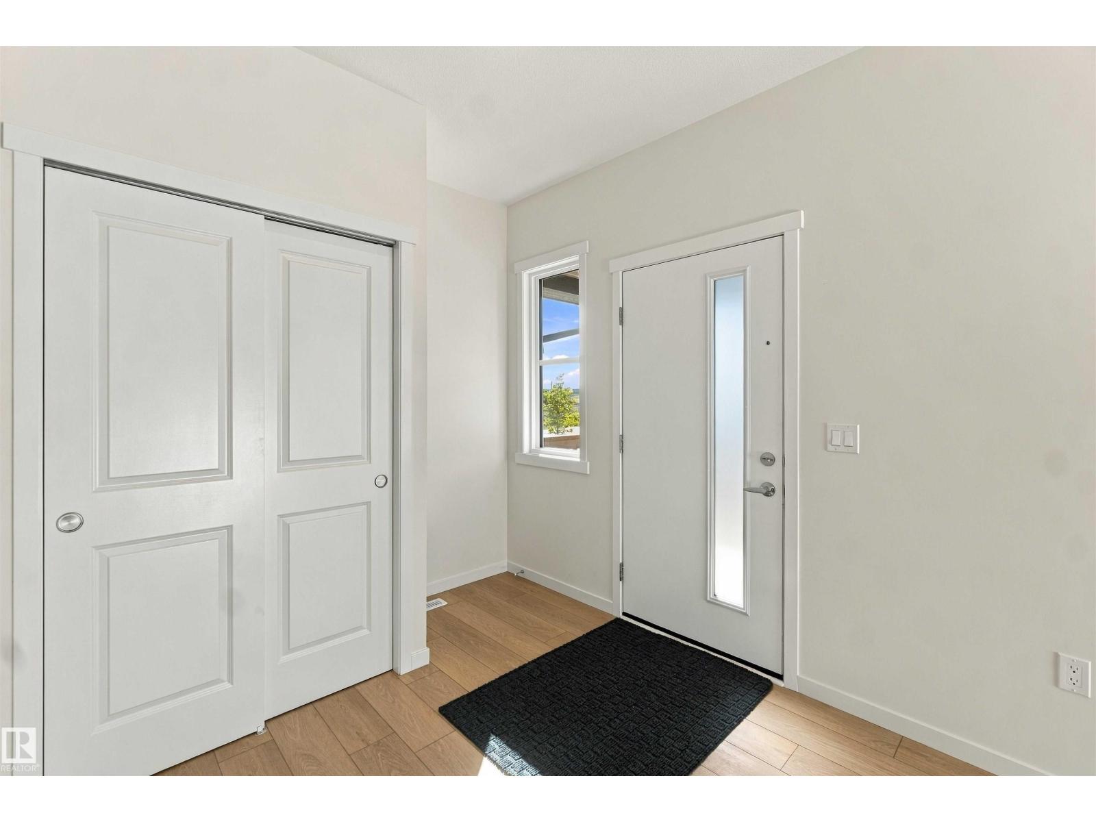1242 Mcleod Av Property Photo 4