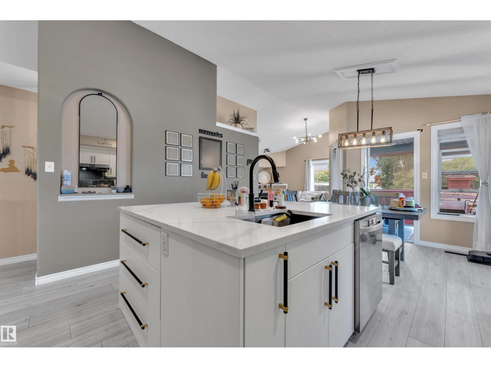 4006 53 St Property Photo 12