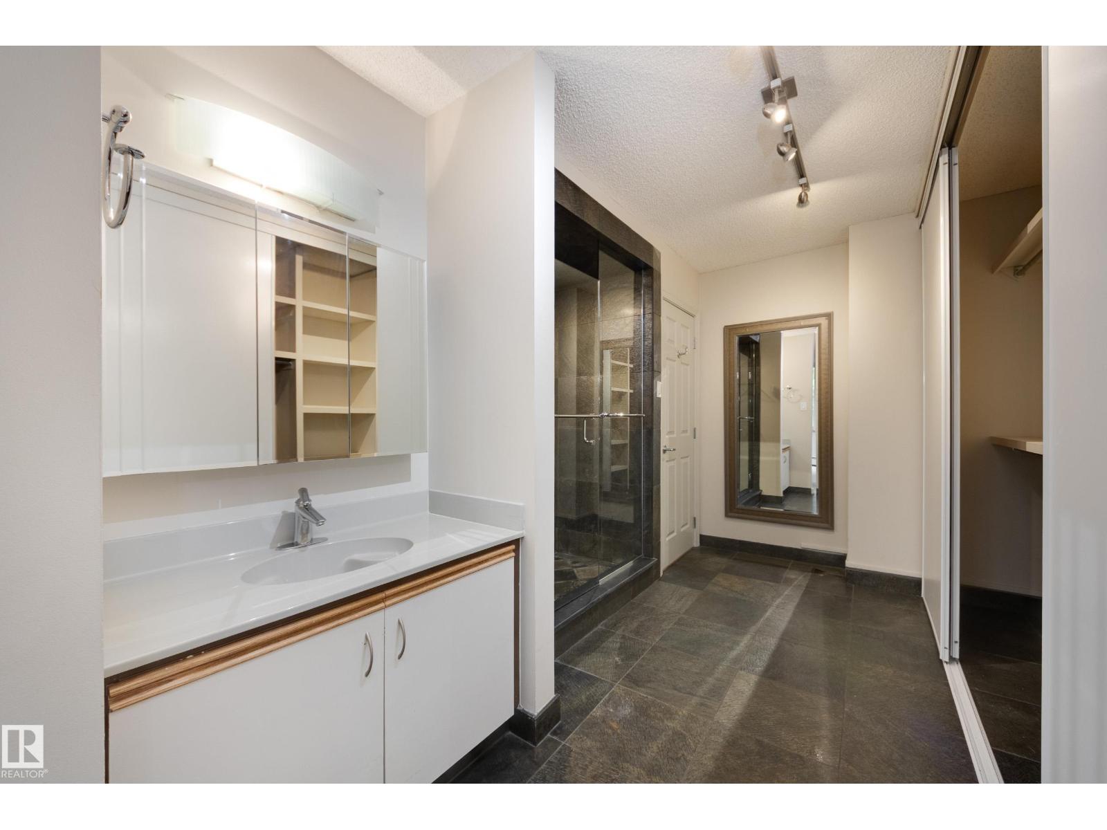 #7 9734 111 St Nw Property Photo 42