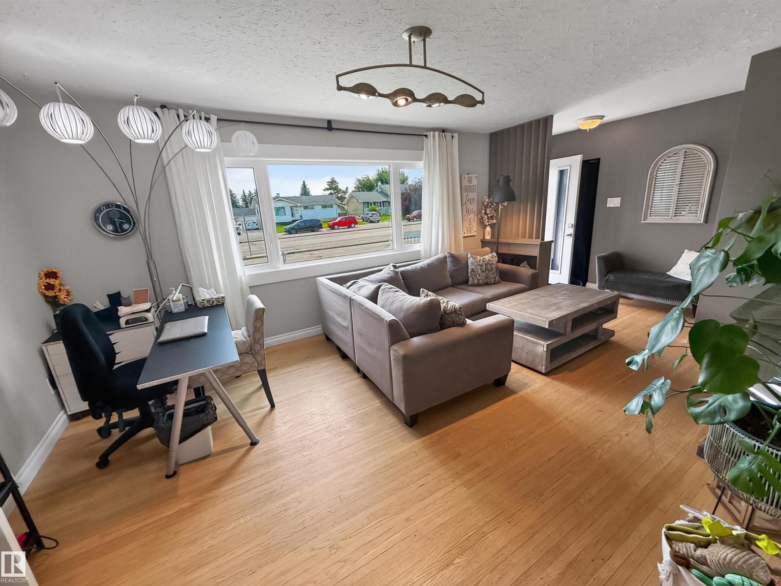 16046 95 Av Nw Property Photo 12