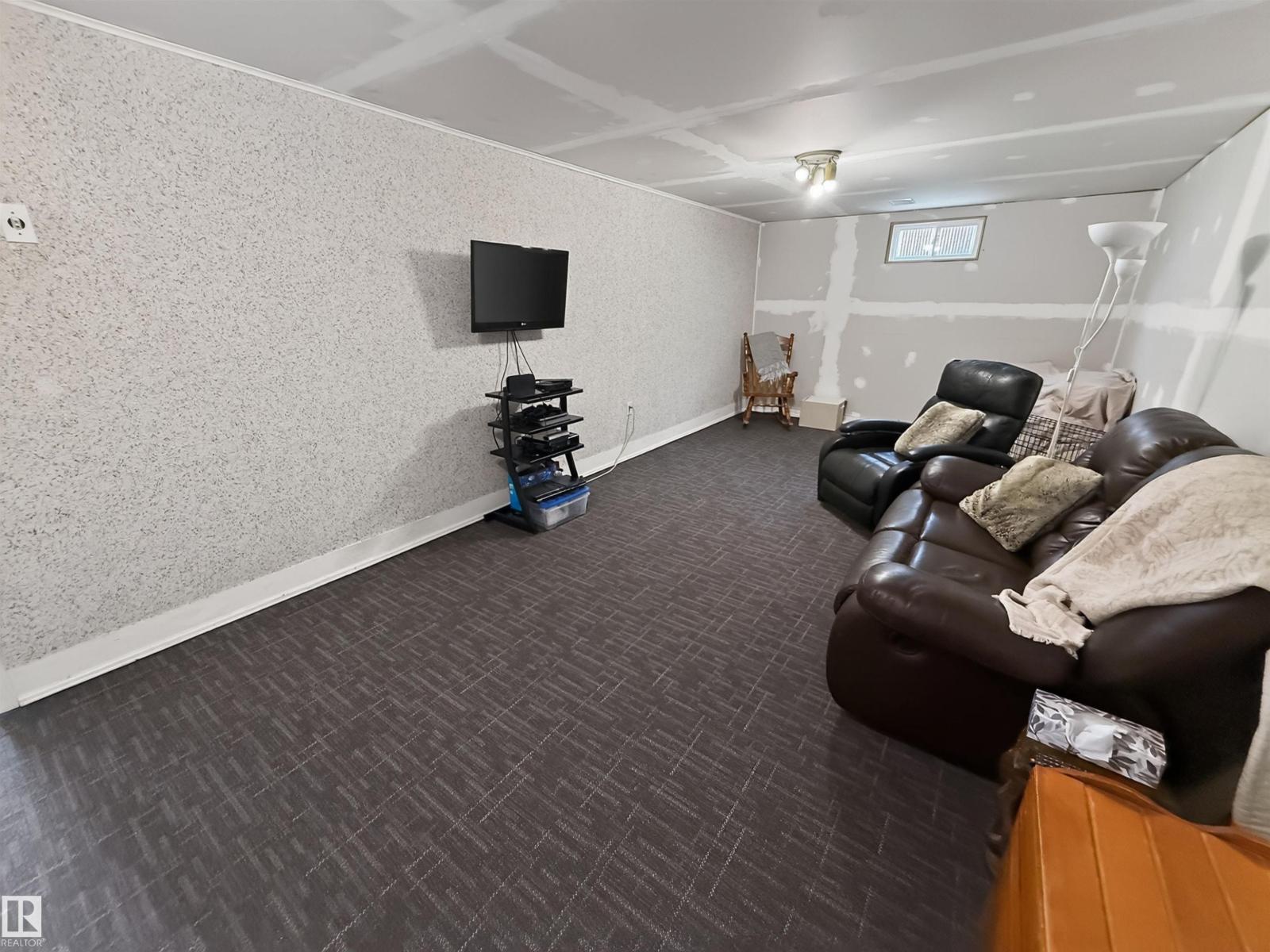 16046 95 Av Nw Property Photo 22