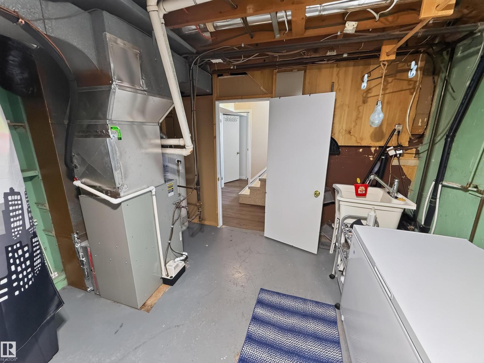 16046 95 Av Nw Property Photo 29