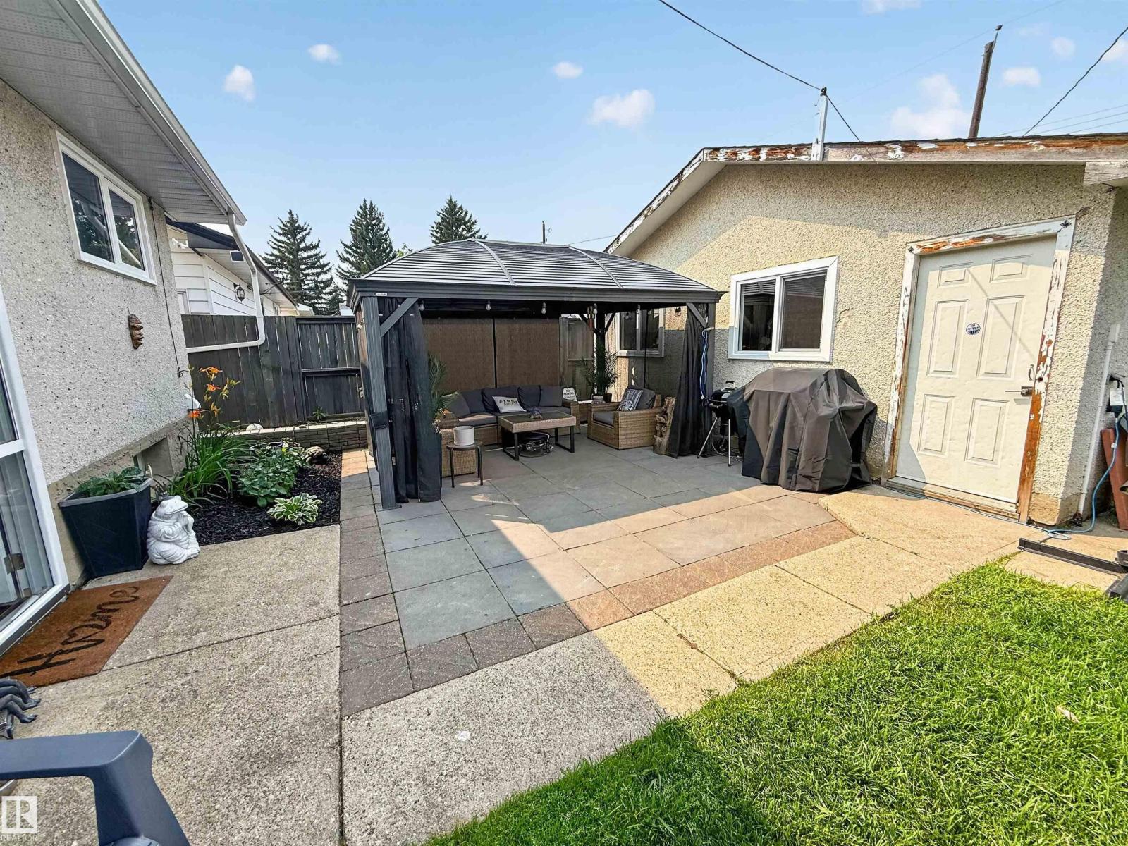 16046 95 Av Nw Property Photo 36