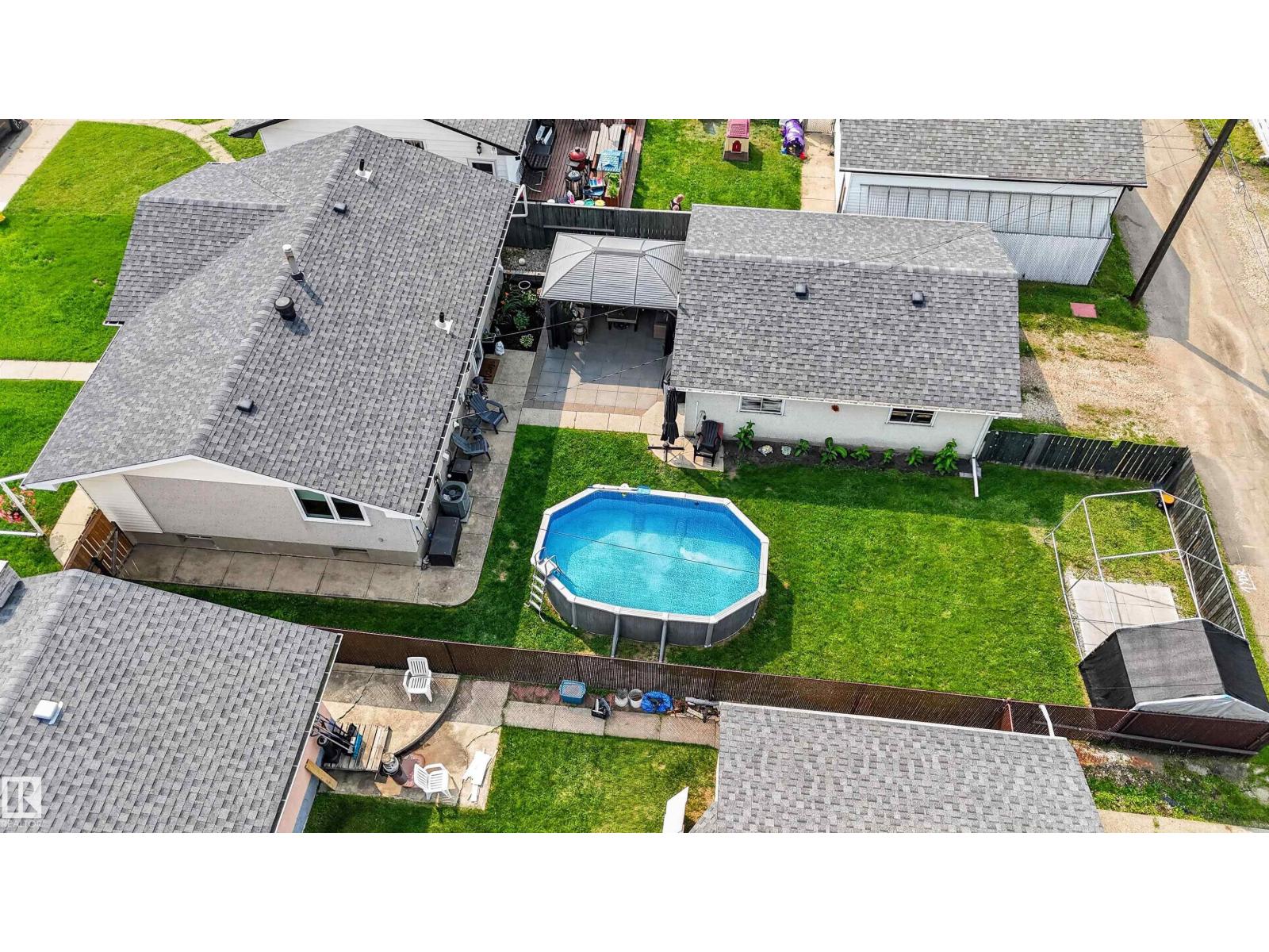 16046 95 Av Nw Property Photo 42