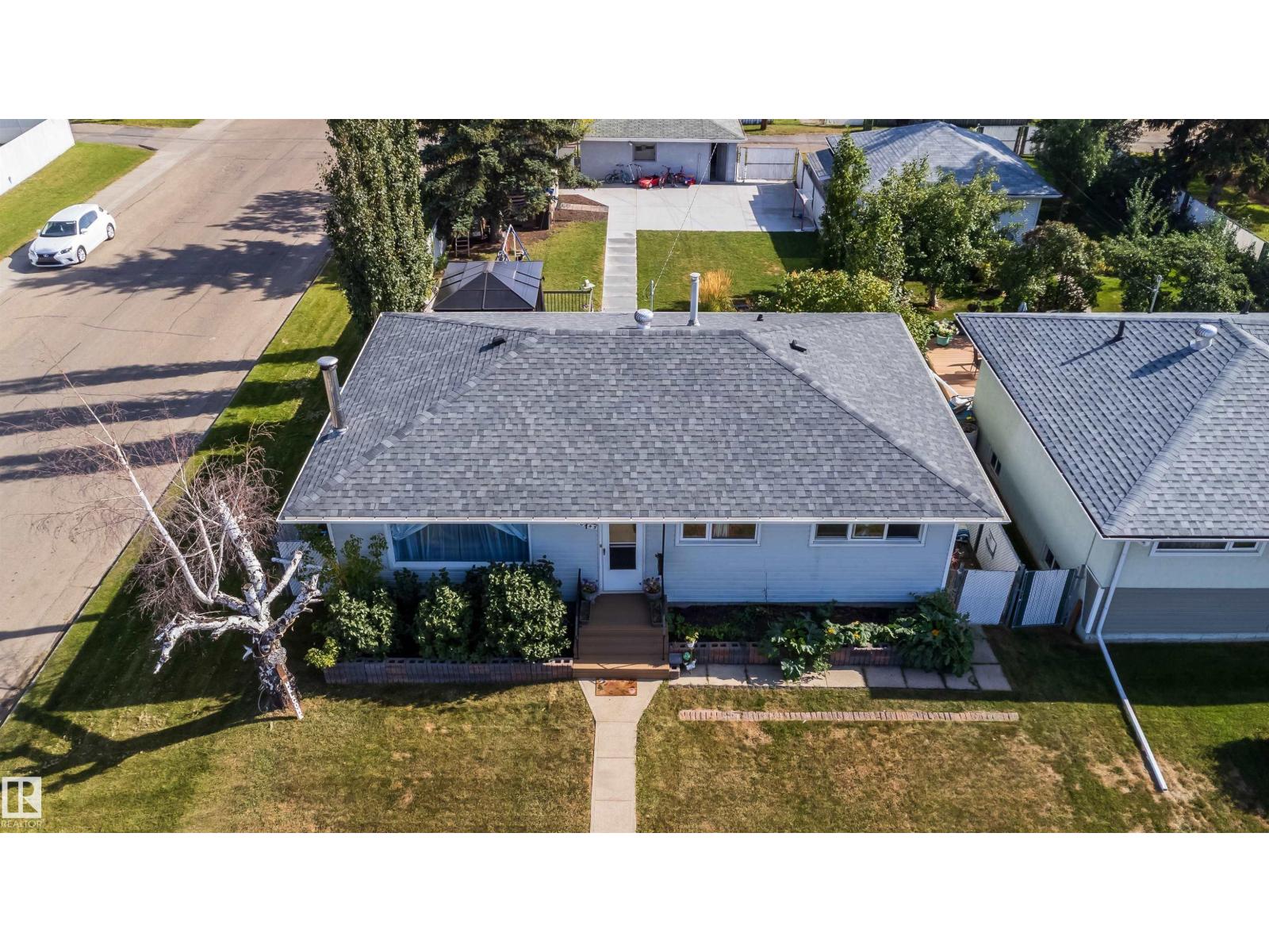 10245 160 St Nw Property Photo 3