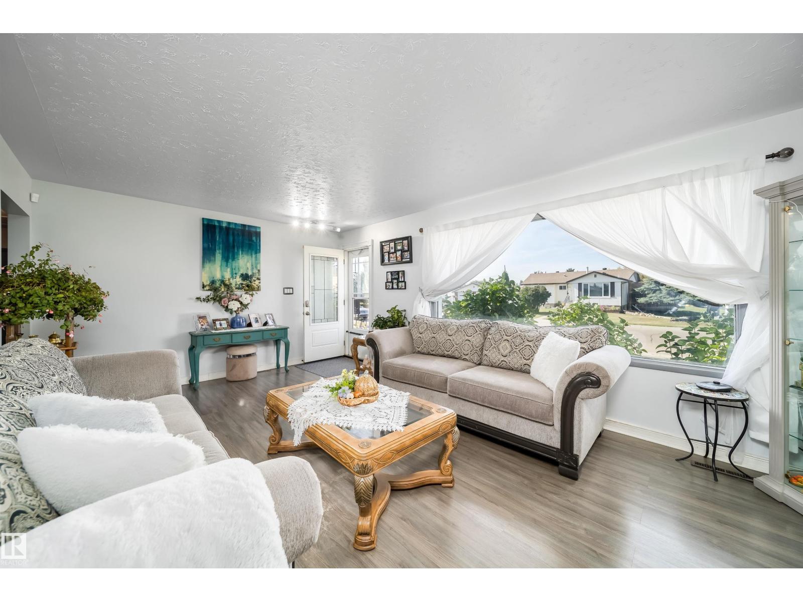10245 160 St Nw Property Photo 12