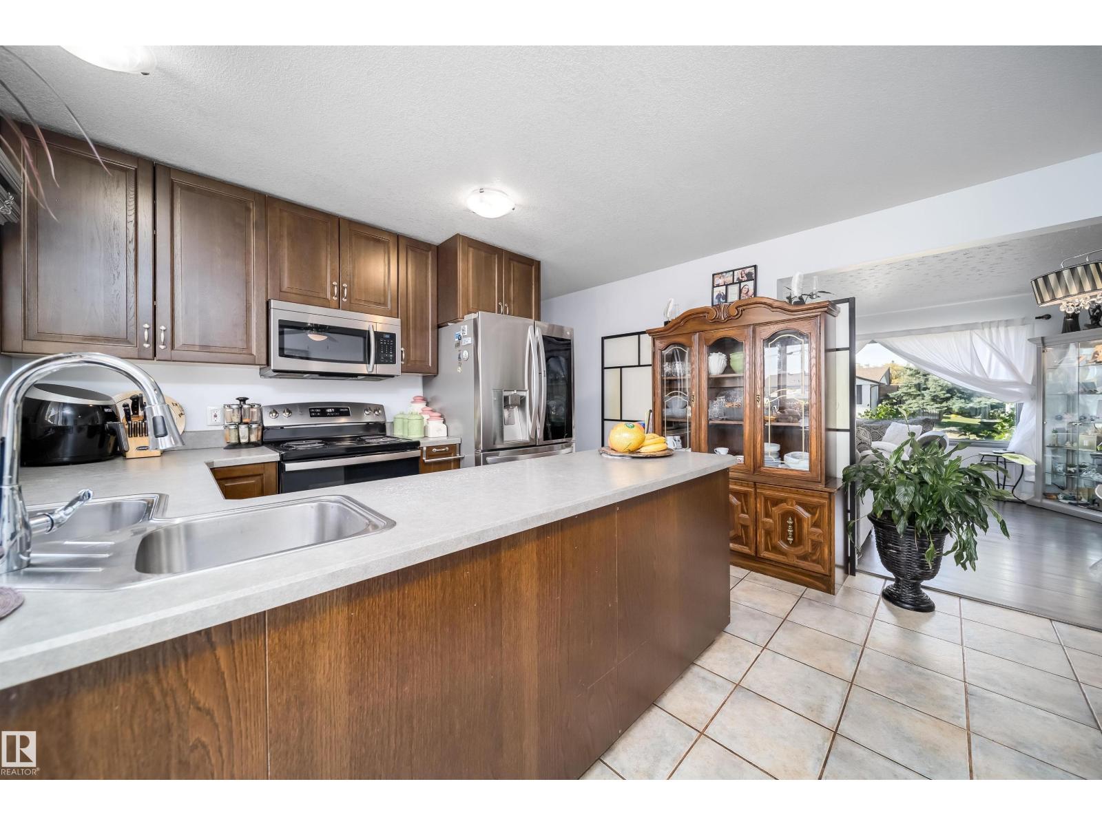 10245 160 St Nw Property Photo 13