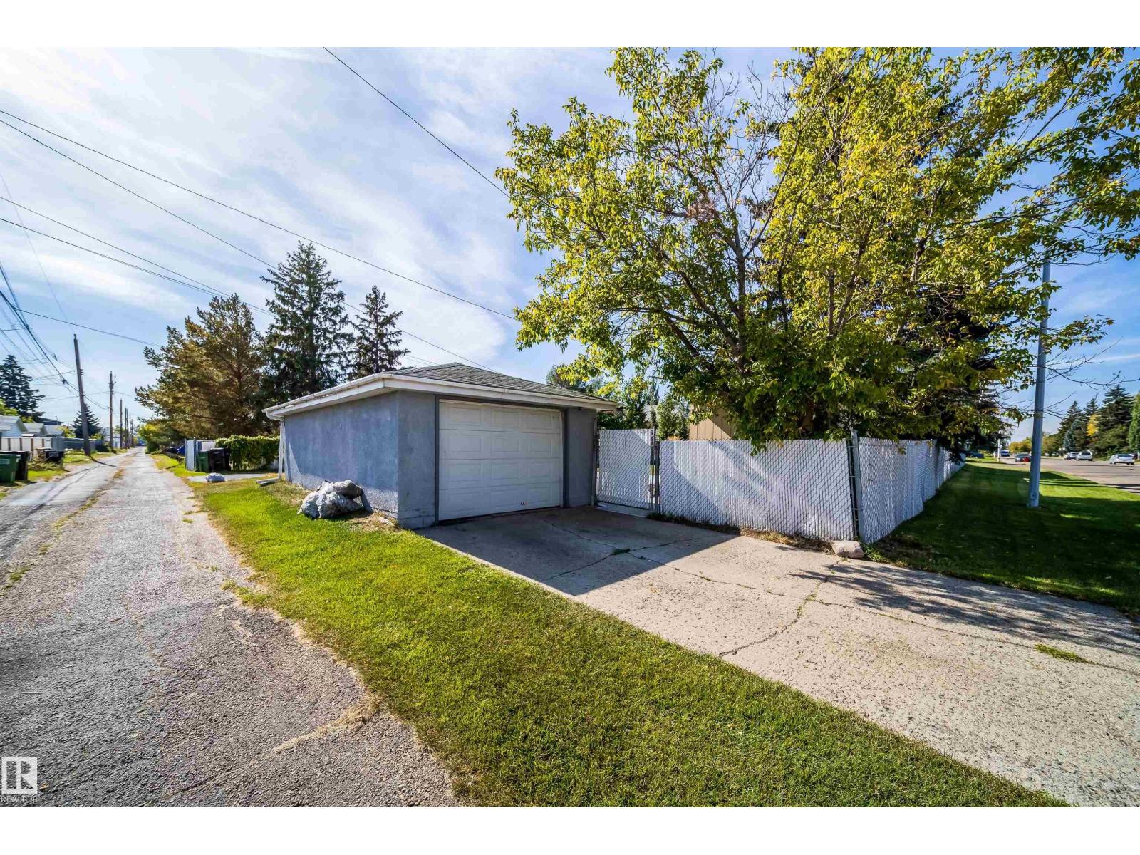 10245 160 St Nw Property Photo 38