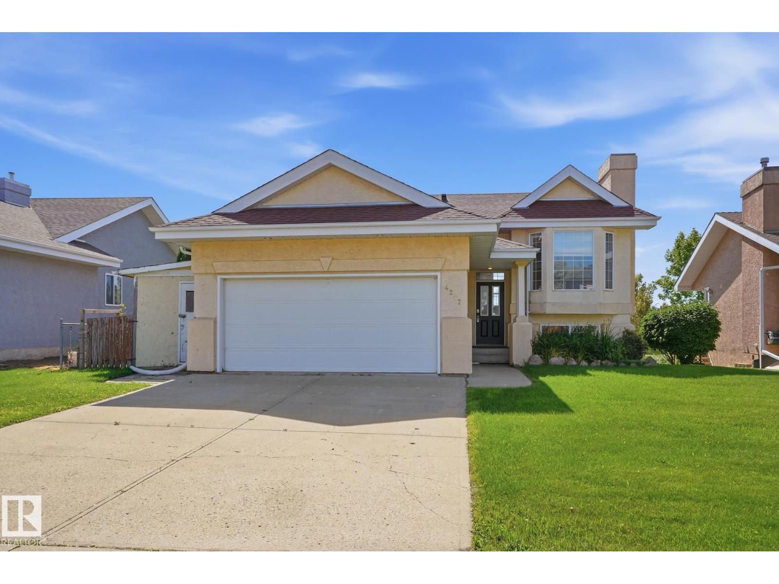 4207 43 AV Property Photo 1