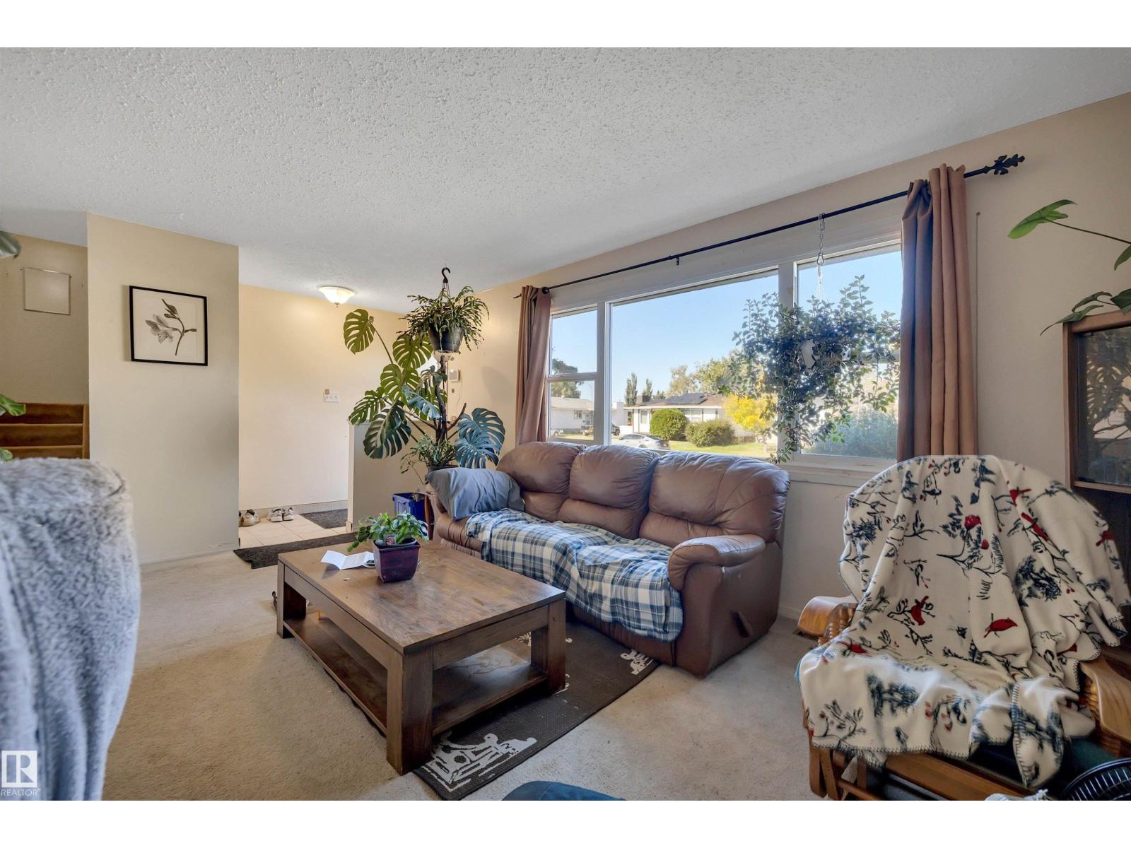 4205 37 Av Property Photo 6