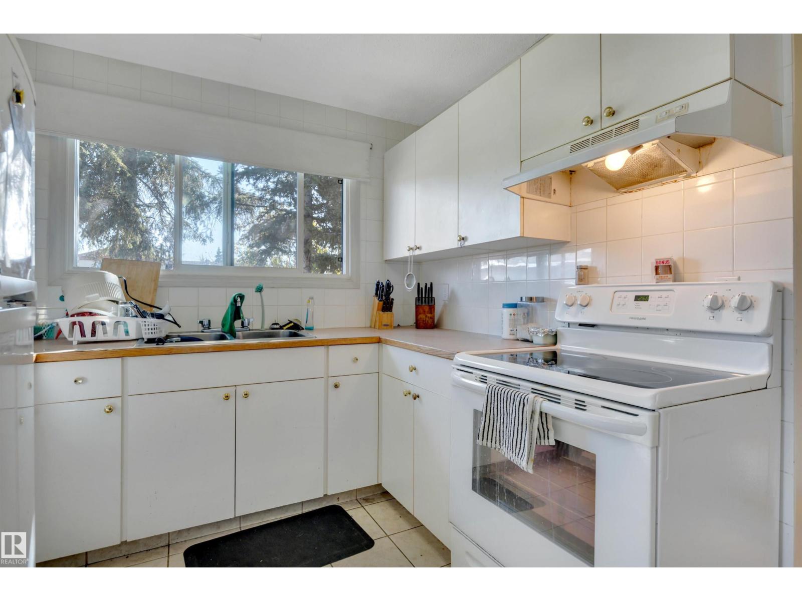 4205 37 Av Property Photo 9