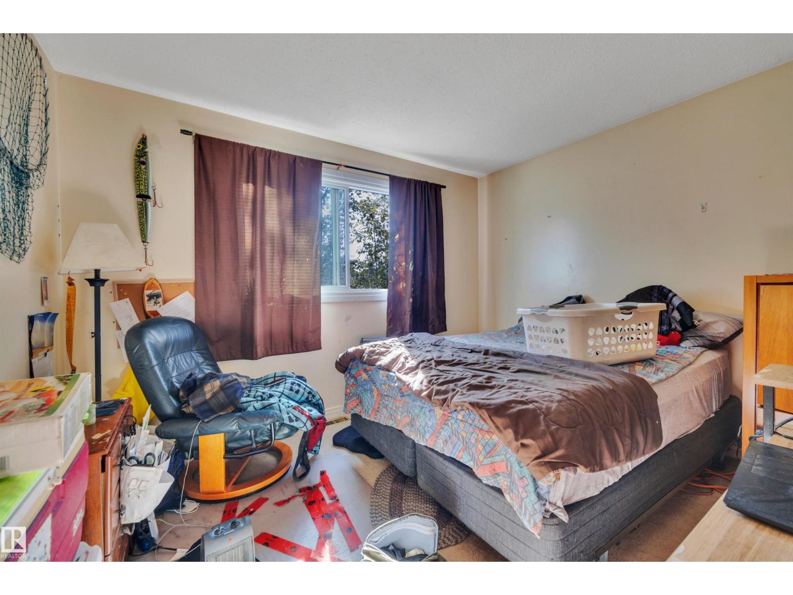 4205 37 Av Property Photo 10