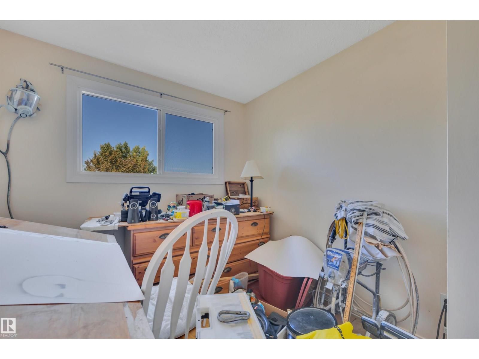 4205 37 Av Property Photo 11