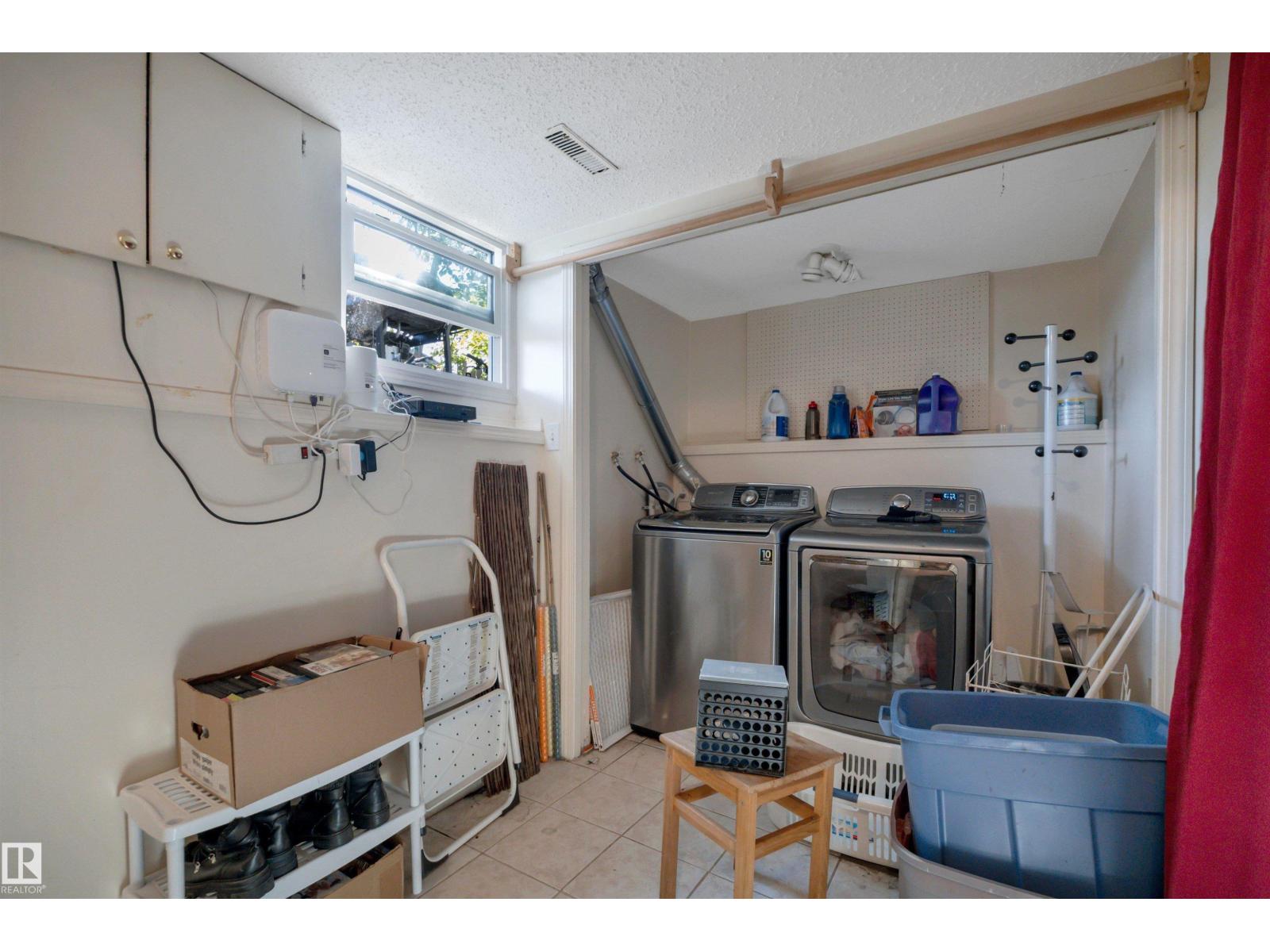 4205 37 Av Property Photo 15