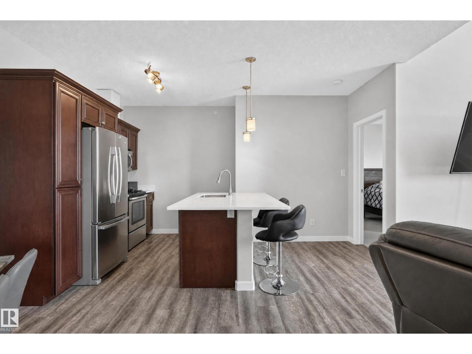 #411 304 Ambleside Link Li Sw Property Photo 12