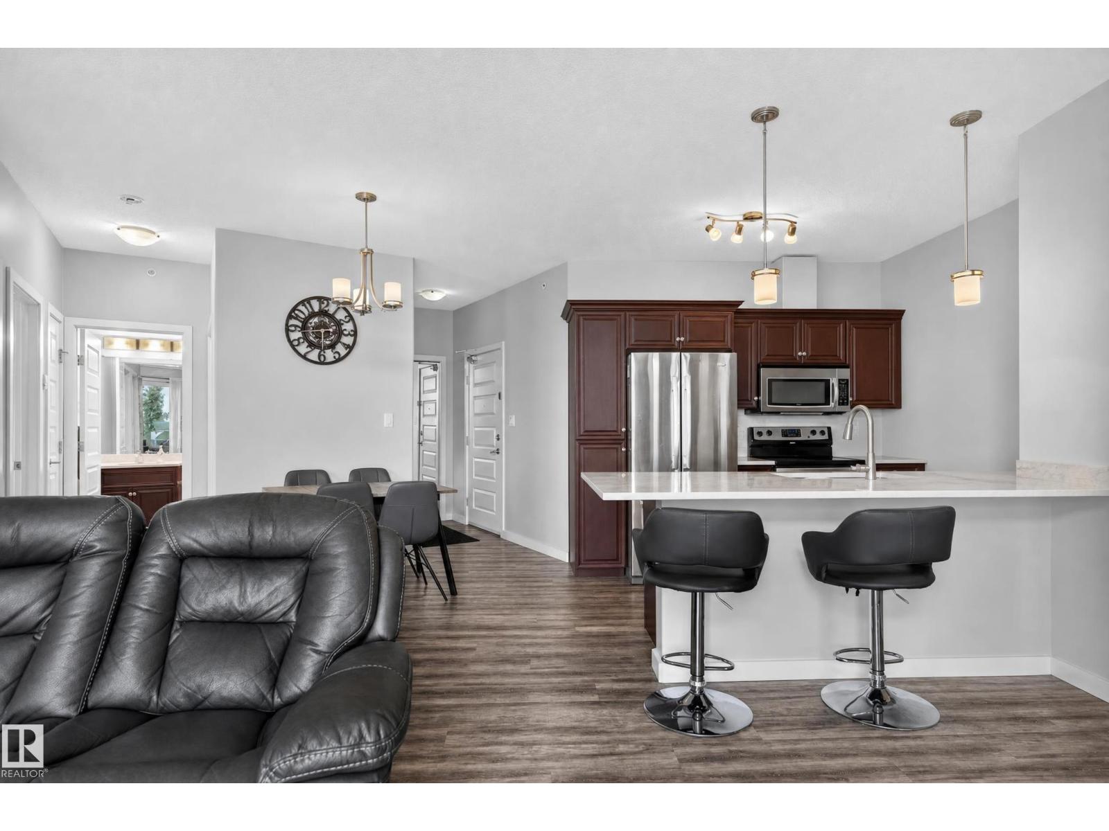 #411 304 Ambleside Link Li Sw Property Photo 13