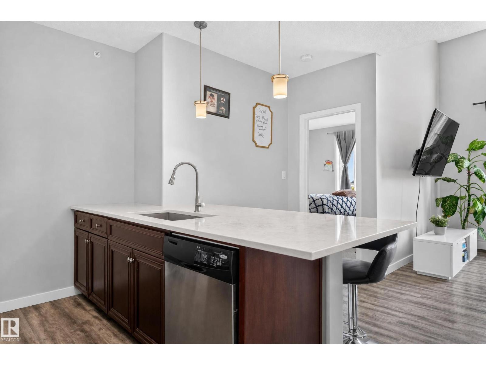 #411 304 Ambleside Link Li Sw Property Photo 14