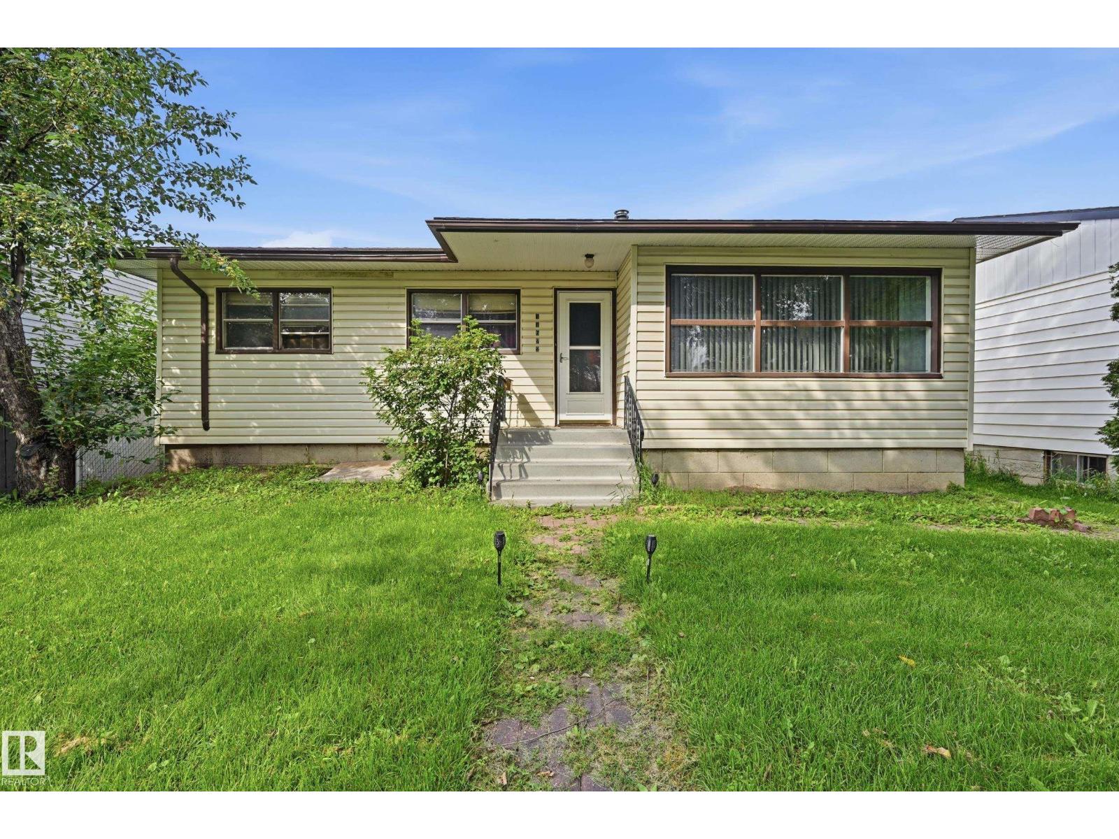 11622 133 St Nw Property Photo 1