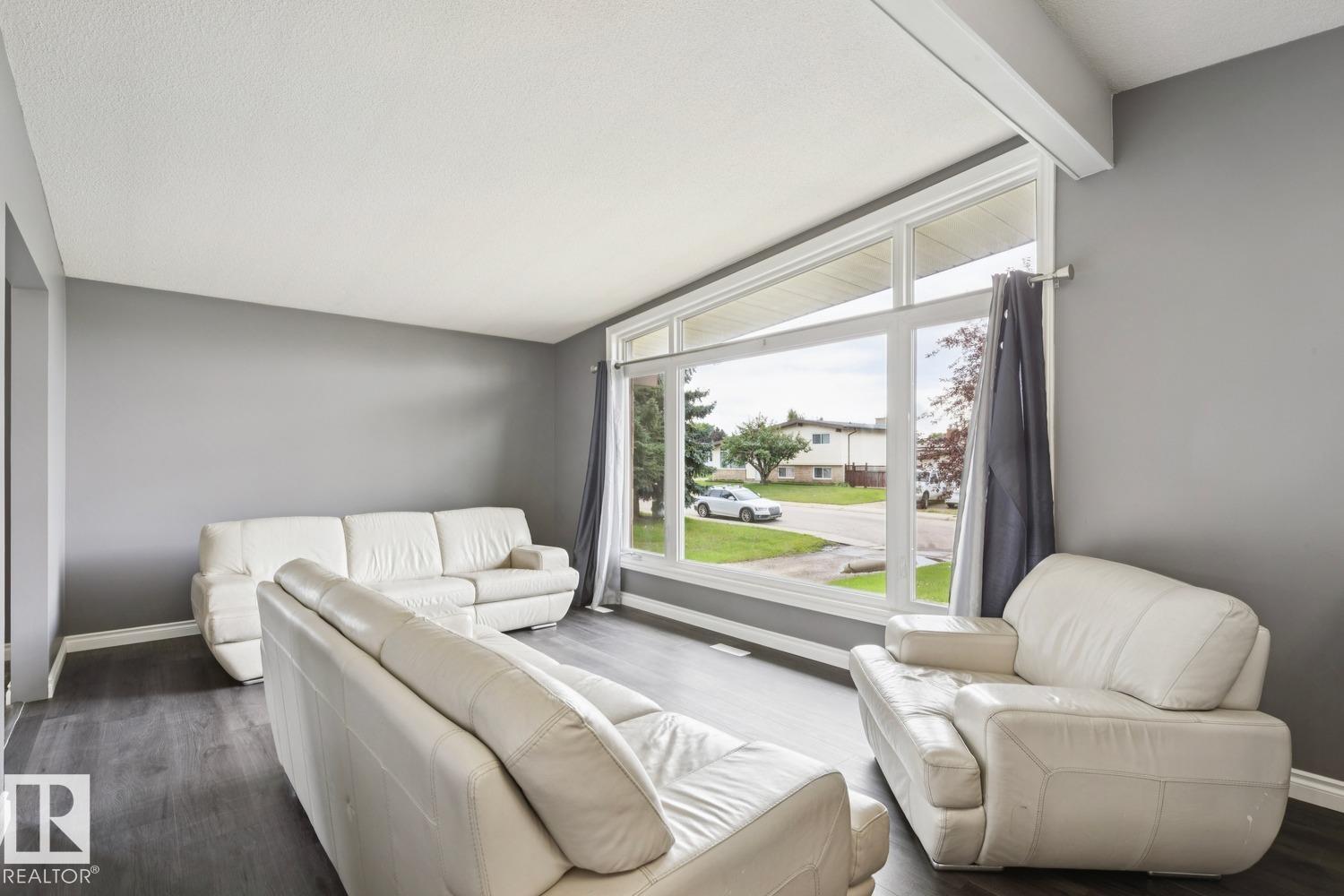 9312 151 Av Nw Property Photo 4