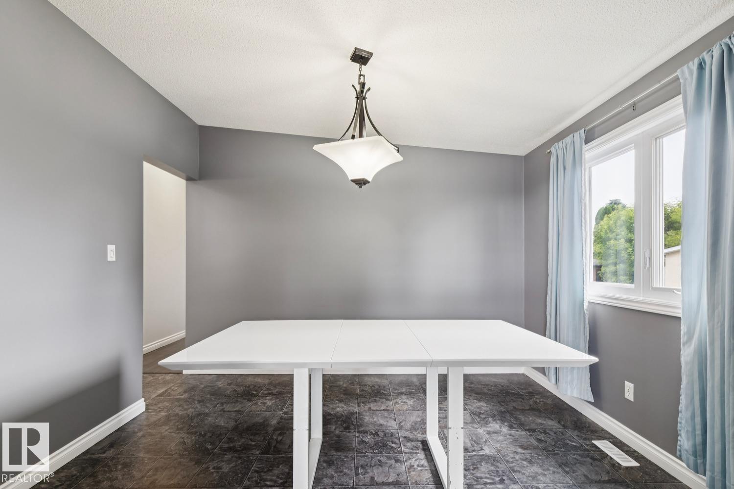 9312 151 Av Nw Property Photo 8