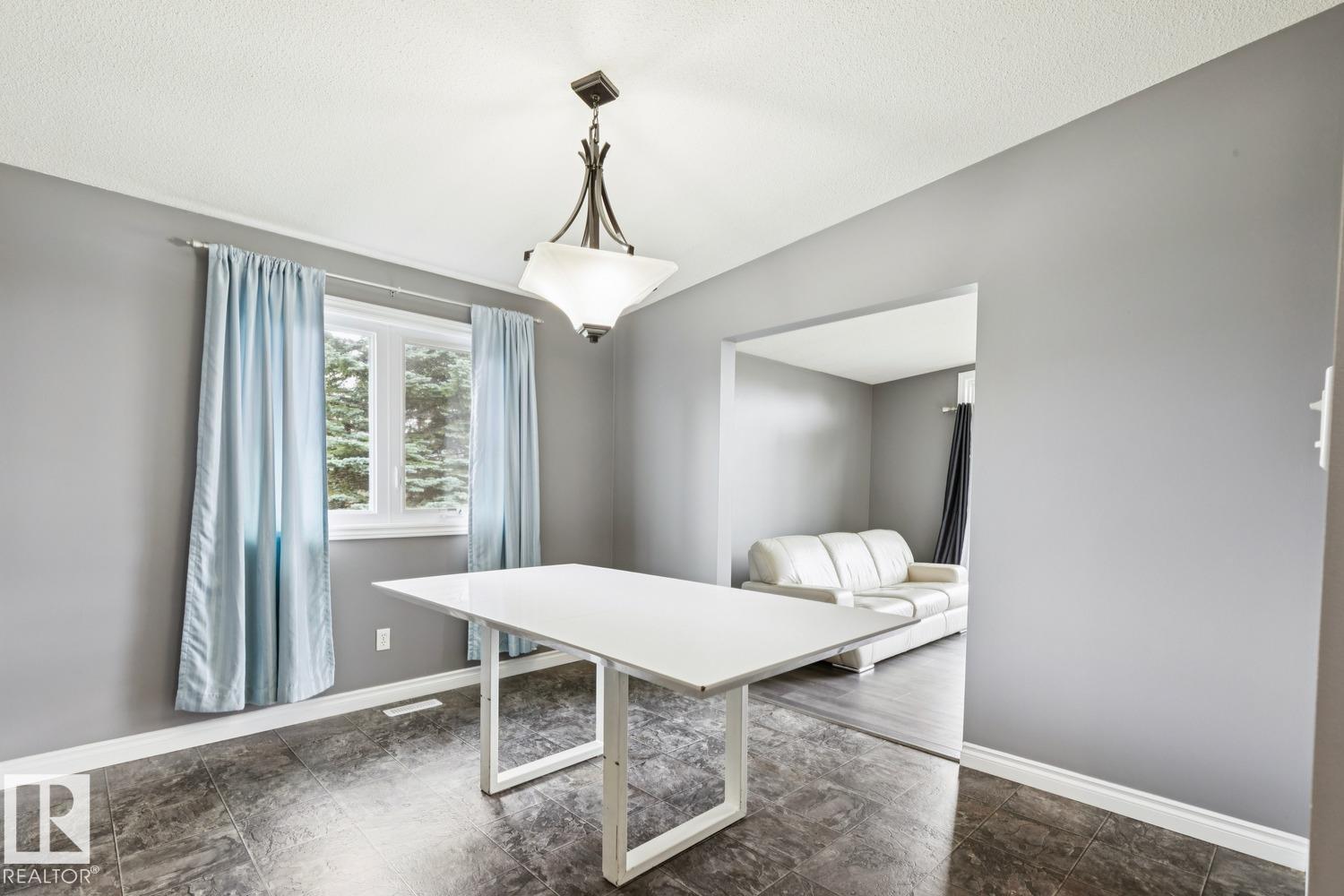 9312 151 Av Nw Property Photo 10