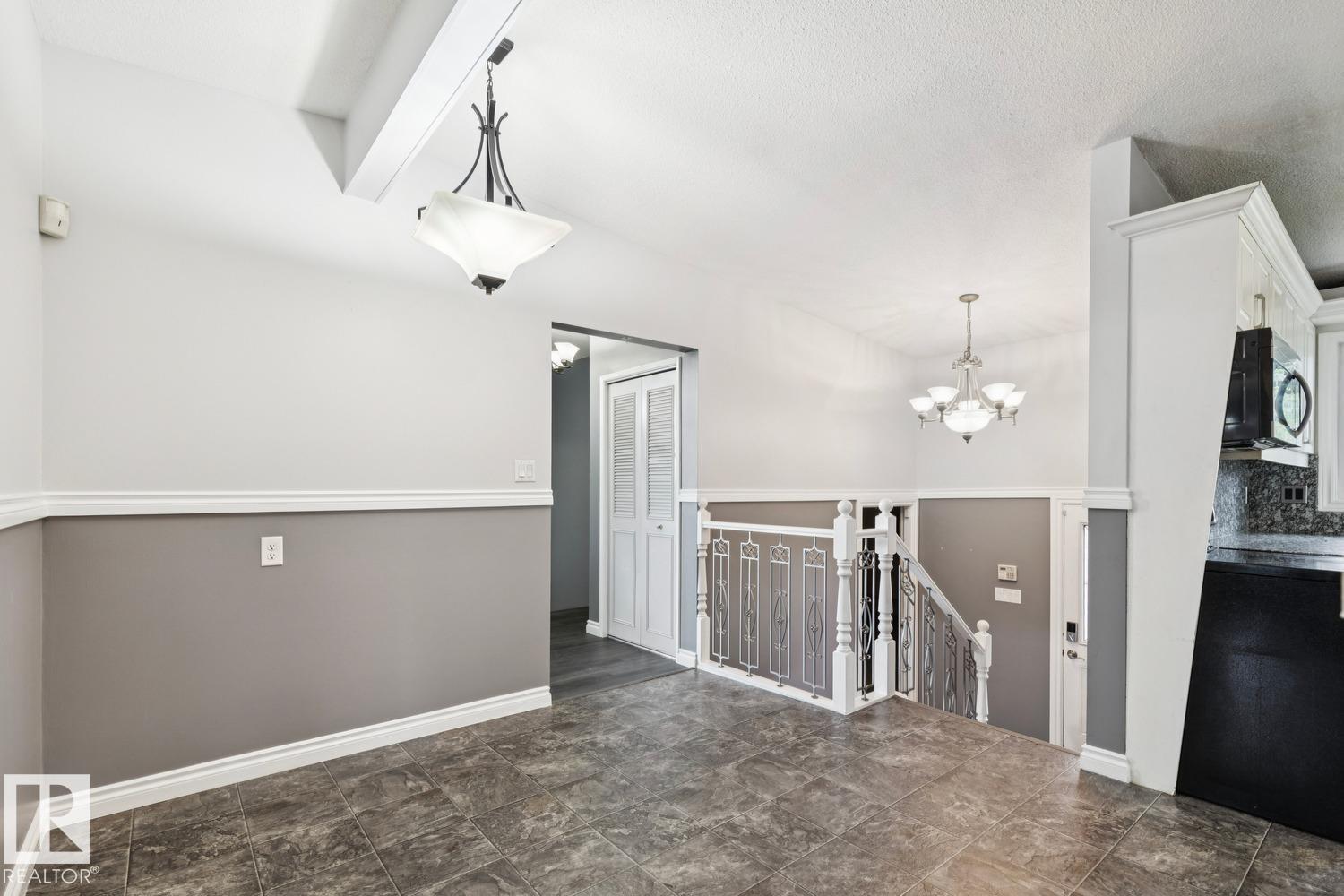 9312 151 Av Nw Property Photo 11