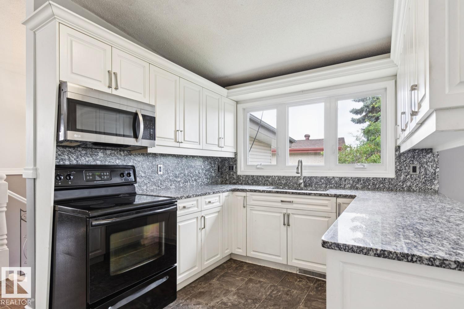 9312 151 Av Nw Property Photo 15