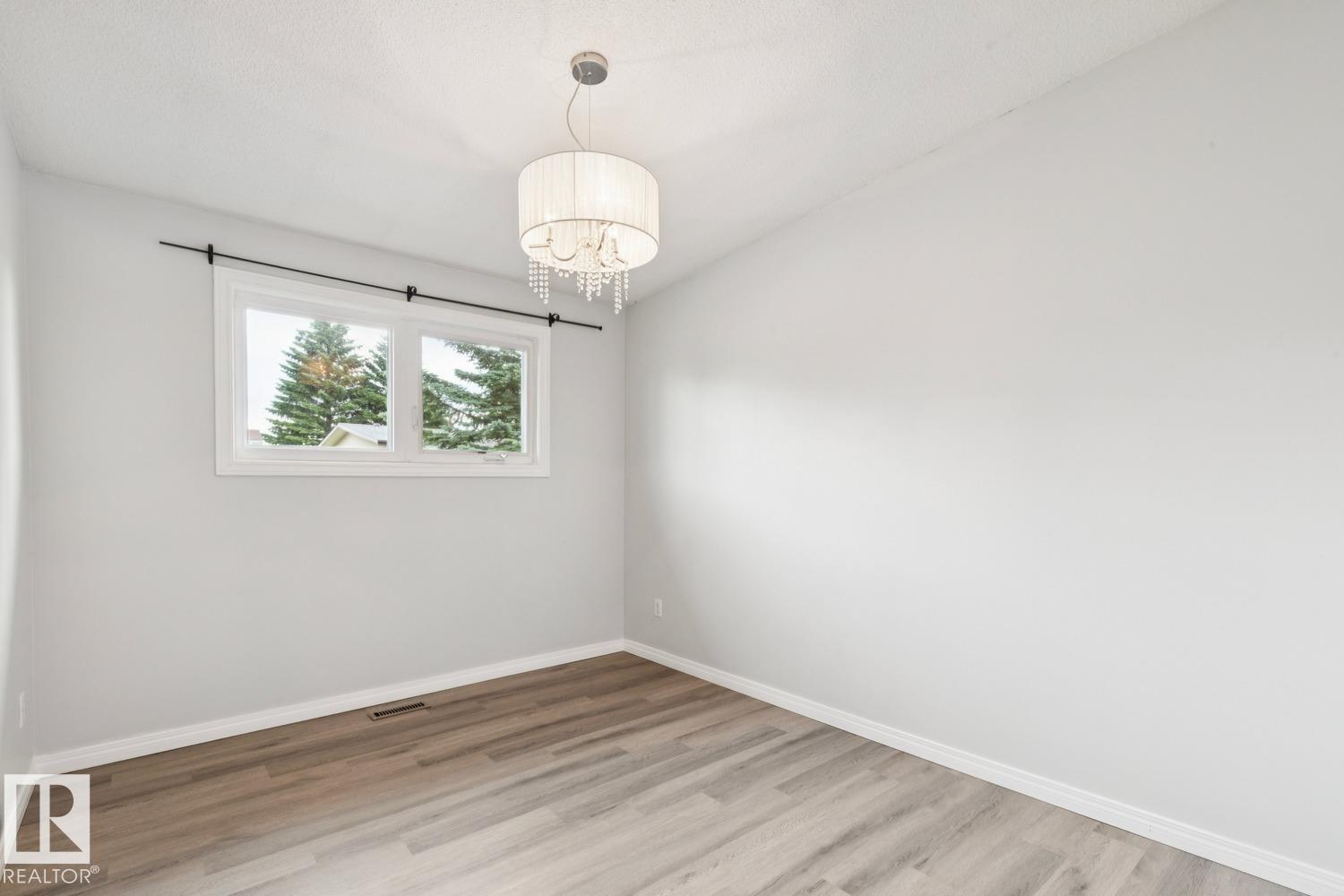 9312 151 Av Nw Property Photo 20
