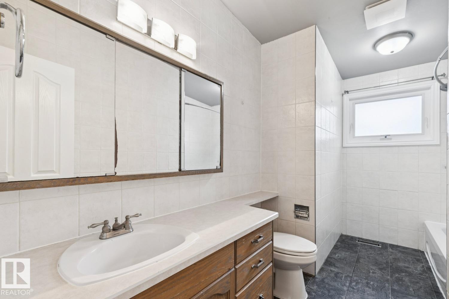 9312 151 Av Nw Property Photo 21