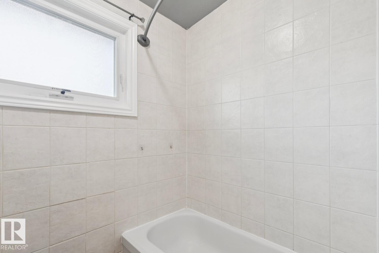 9312 151 Av Nw Property Photo 22