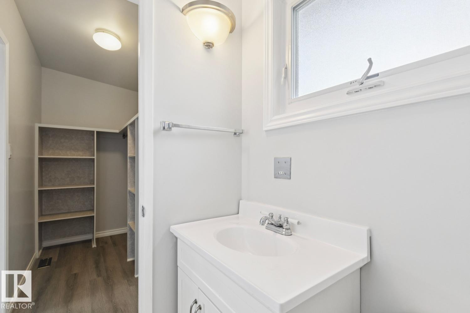 9312 151 Av Nw Property Photo 27