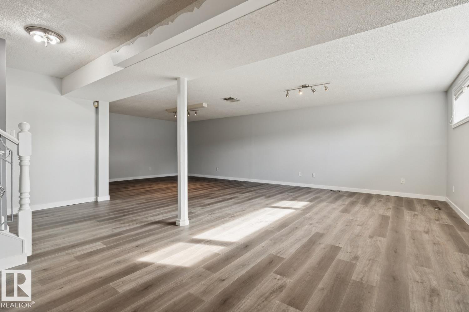 9312 151 Av Nw Property Photo 28
