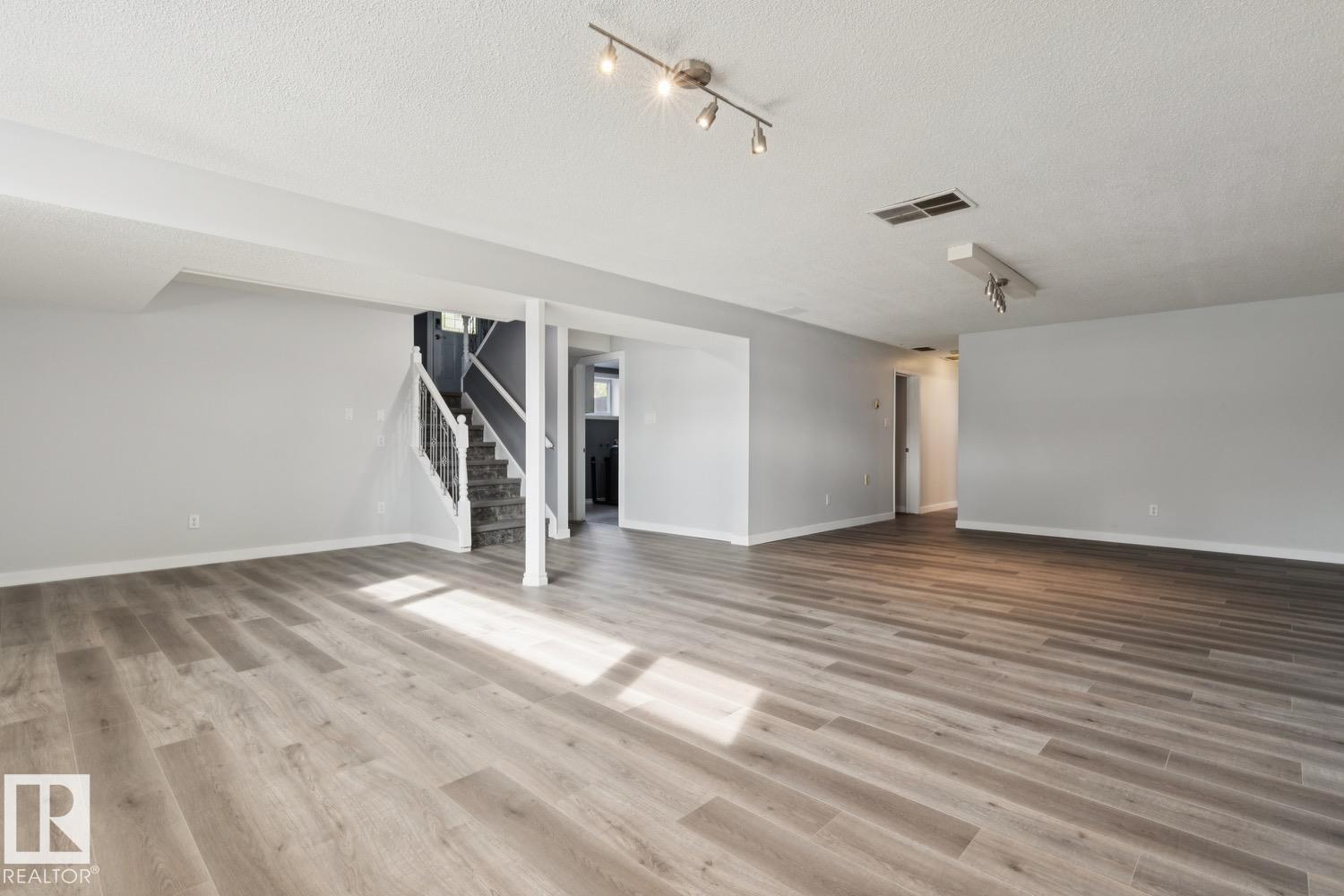 9312 151 Av Nw Property Photo 29