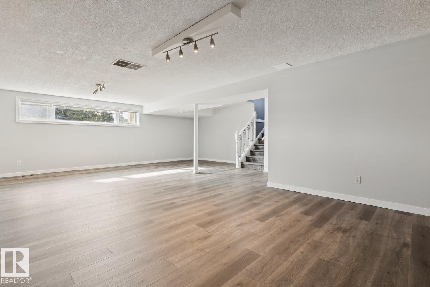 9312 151 Av Nw Property Photo 30
