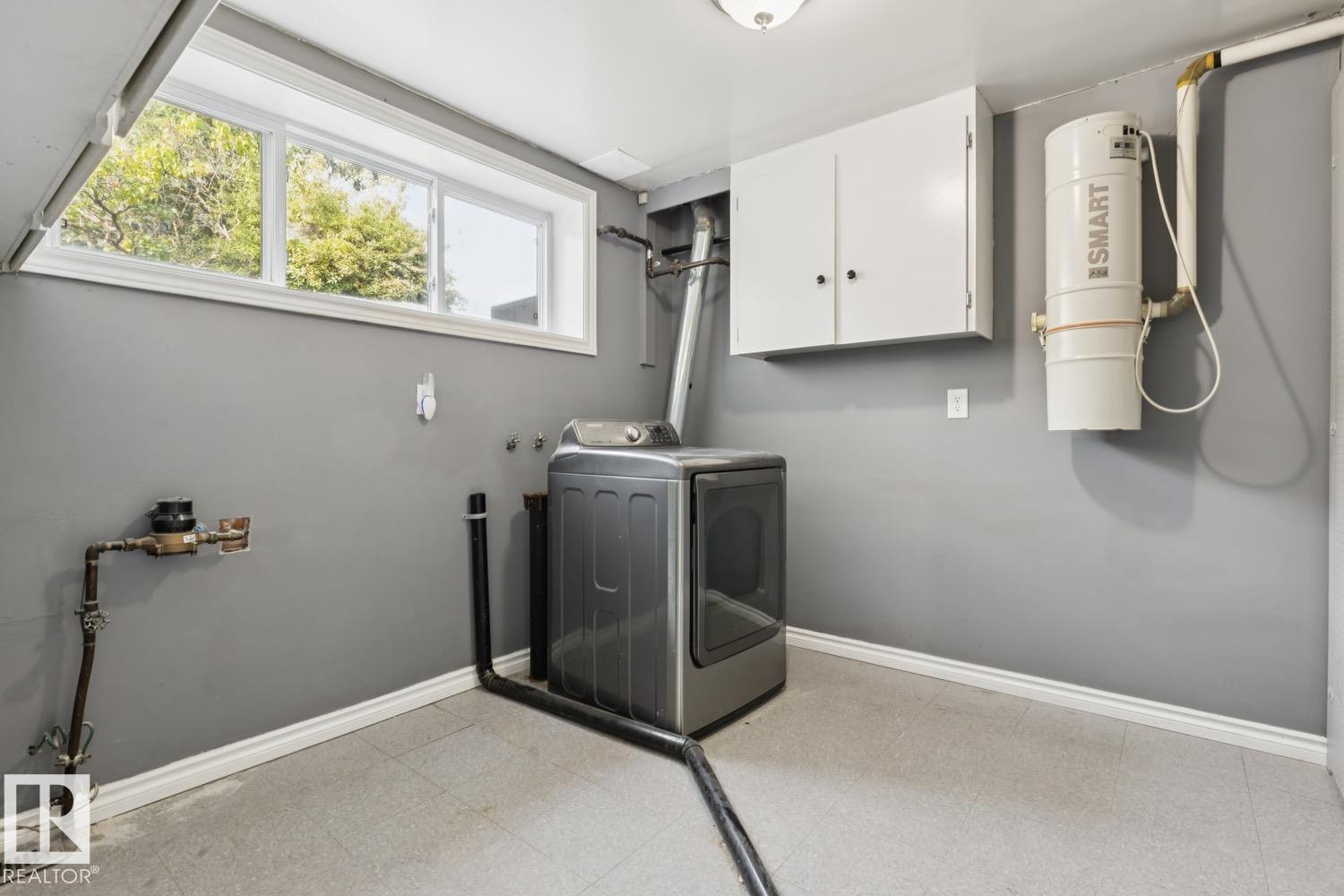9312 151 Av Nw Property Photo 32